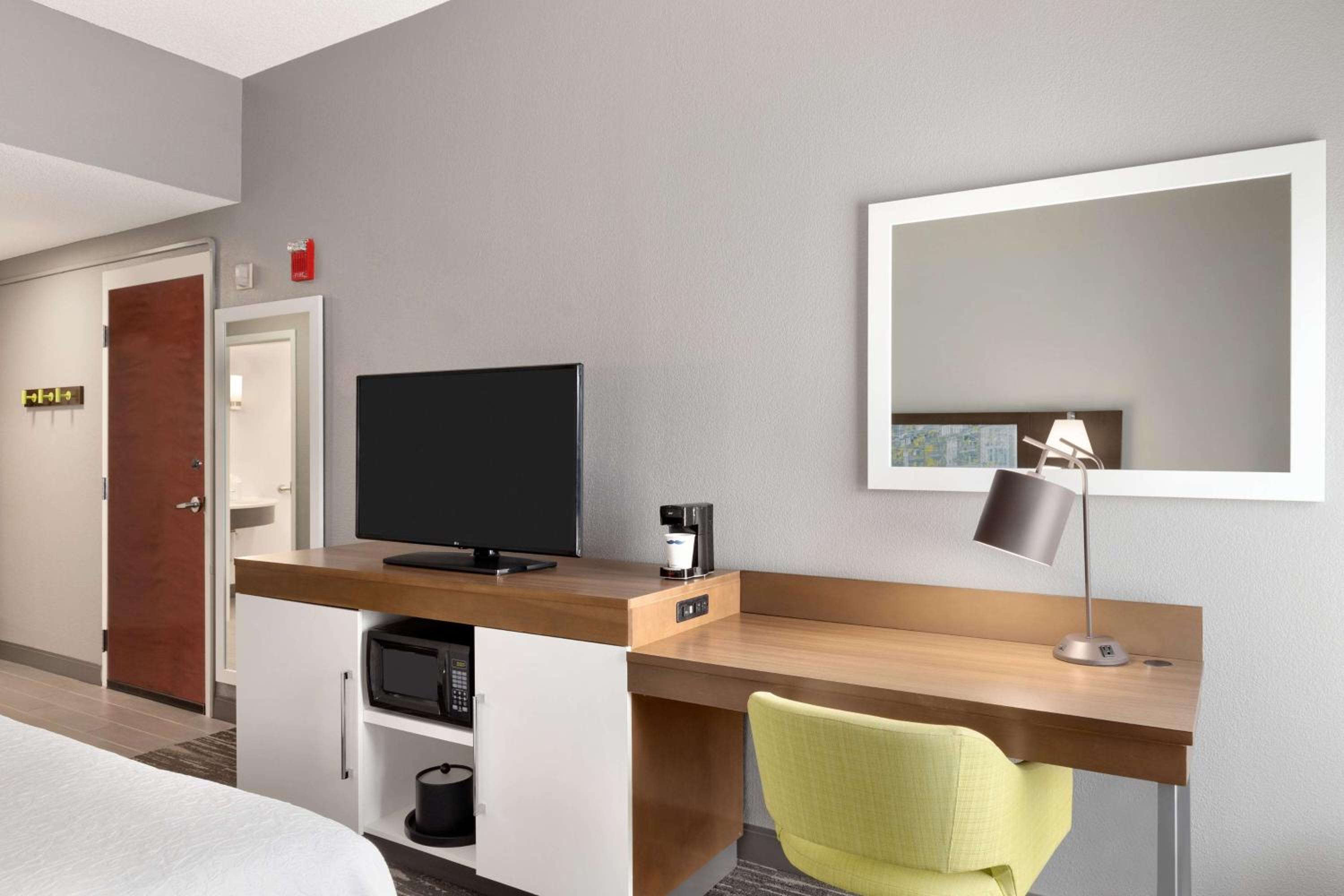 King Room - Mobility Access/Non-Smoking - Photo 1