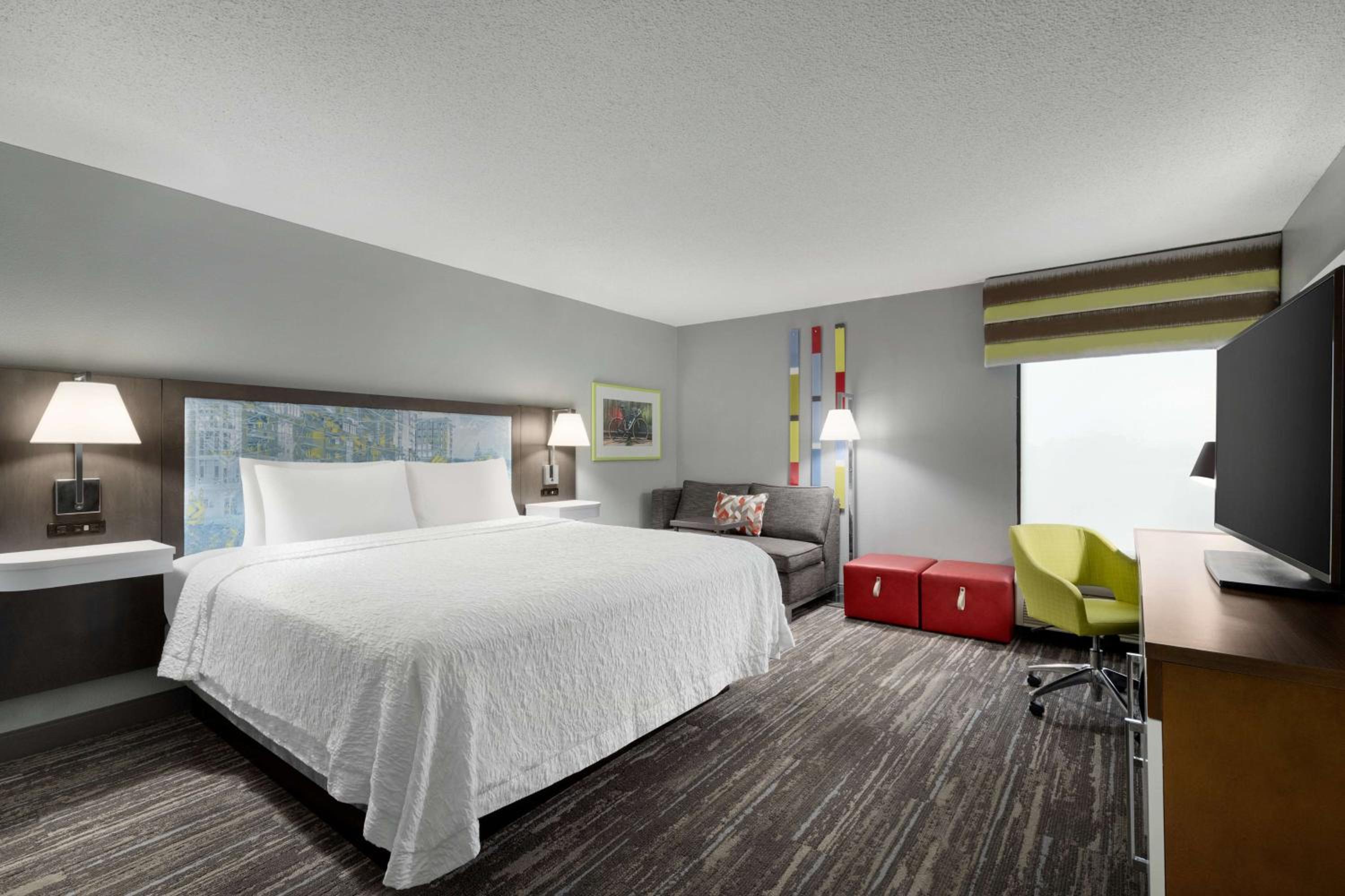 King Room - Non-Smoking - Photo 2