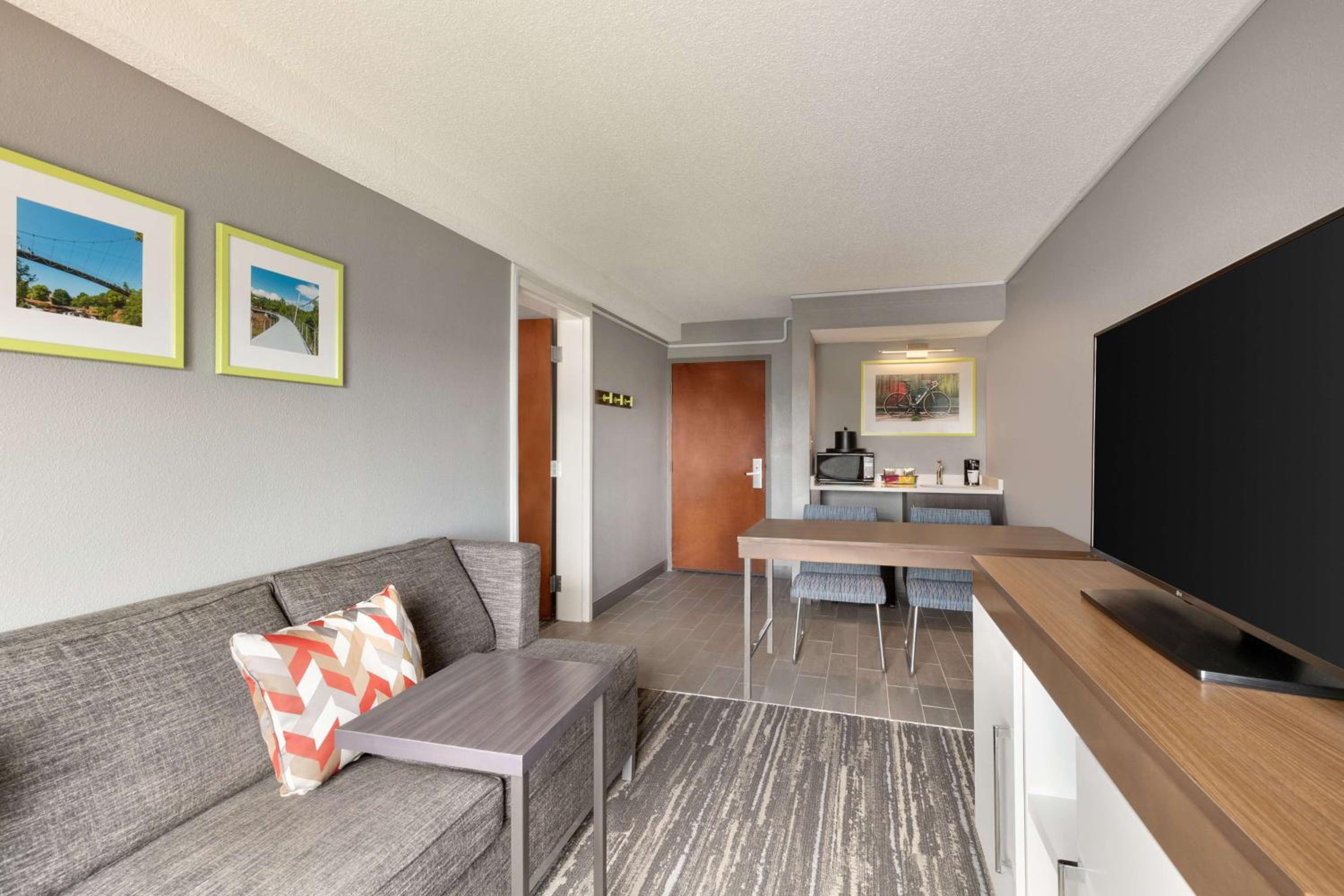 One-Bedroom King Suite - Non-Smoking - Photo 1