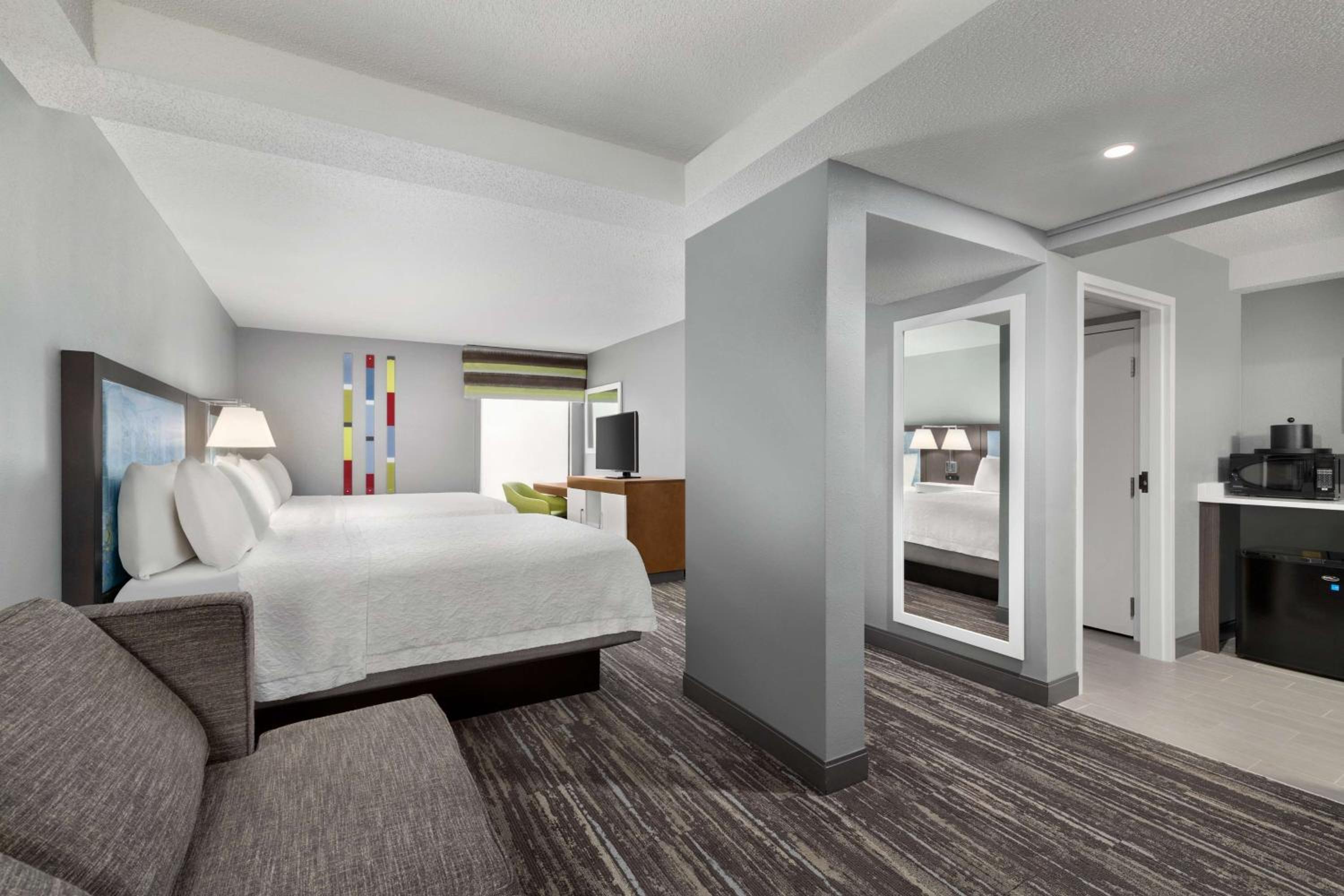 Studio Suite with Two Queen Beds - Non-Smoking - Photo 4