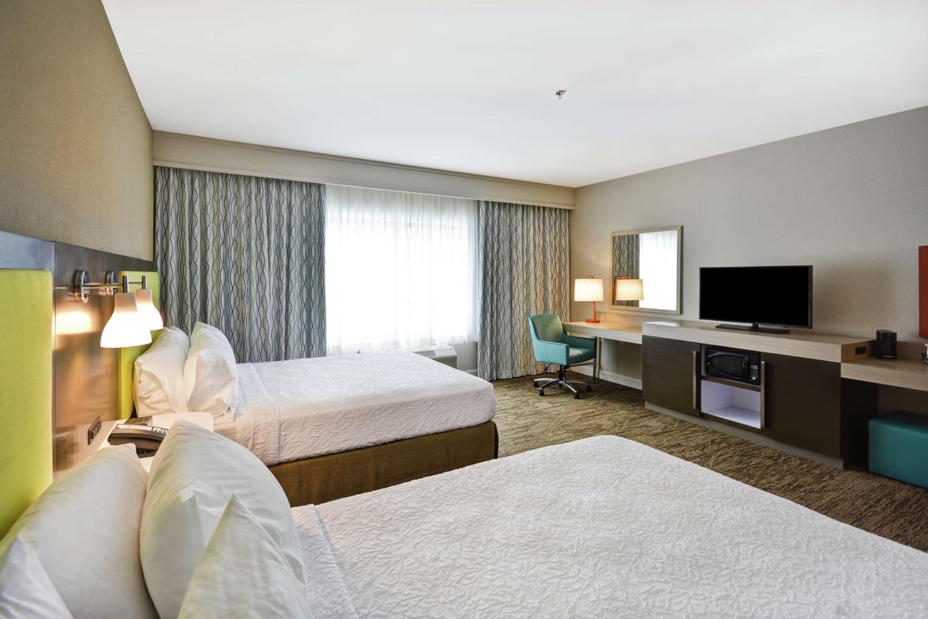 Queen Room with Two Queen Beds photo 1