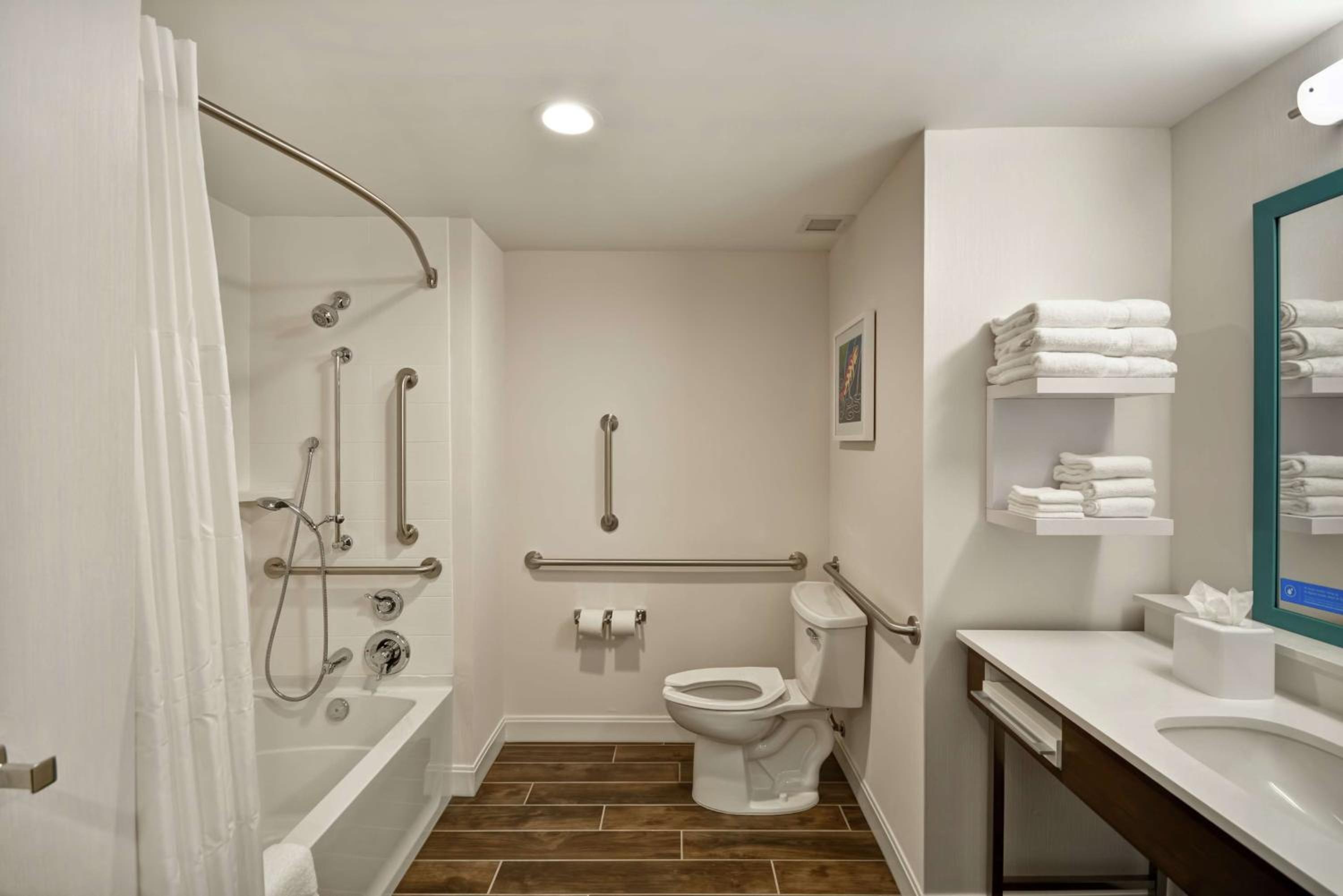 King Room - Disability Access photo 2