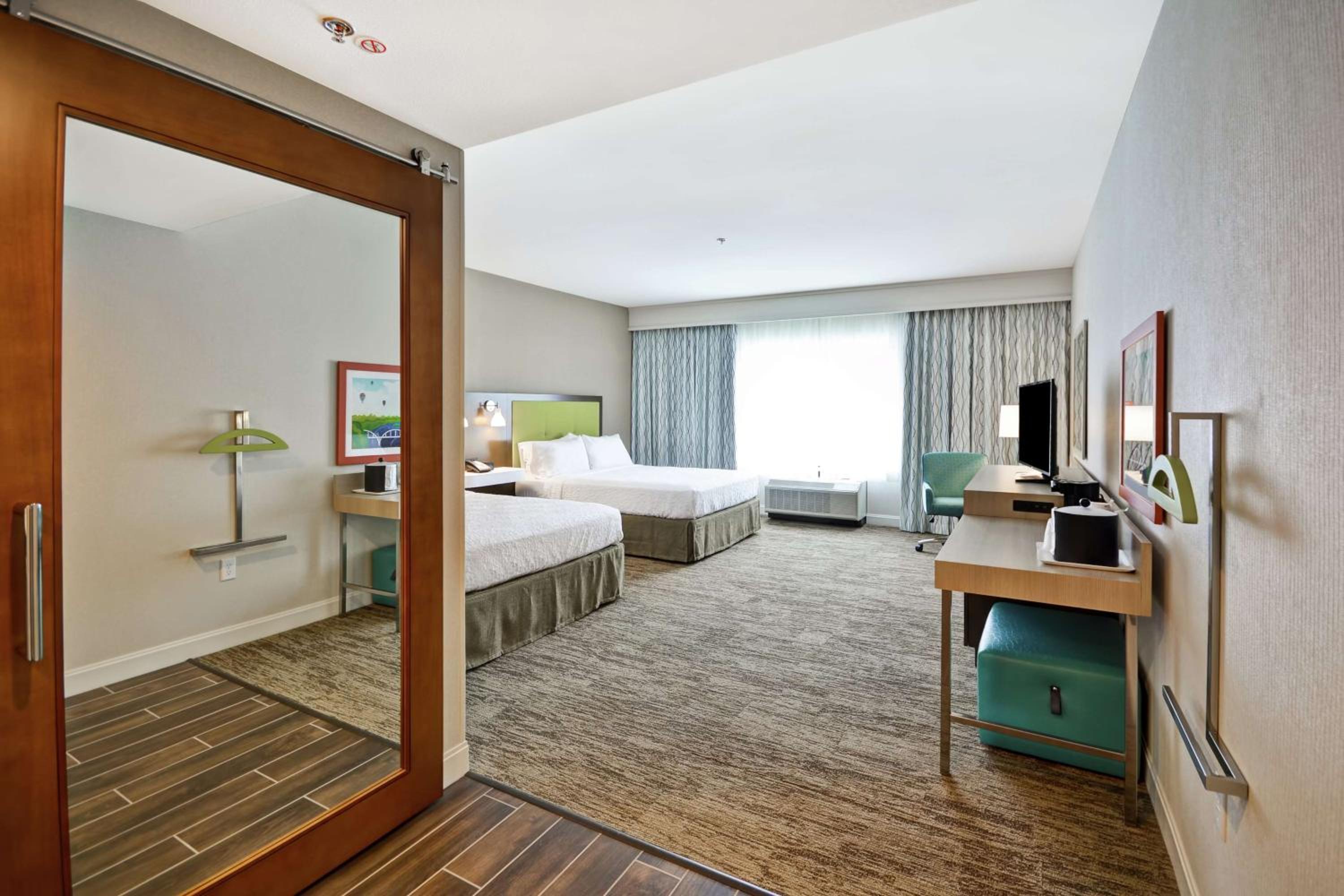 Queen Room with Two Queen Beds with Bath Tub - Mobility Accessible photo 3