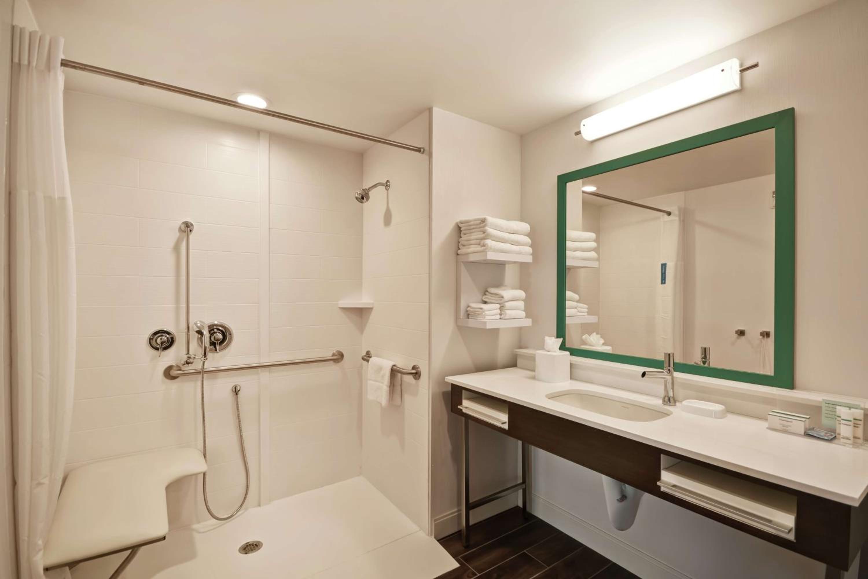 King Room - Disability Access photo 3