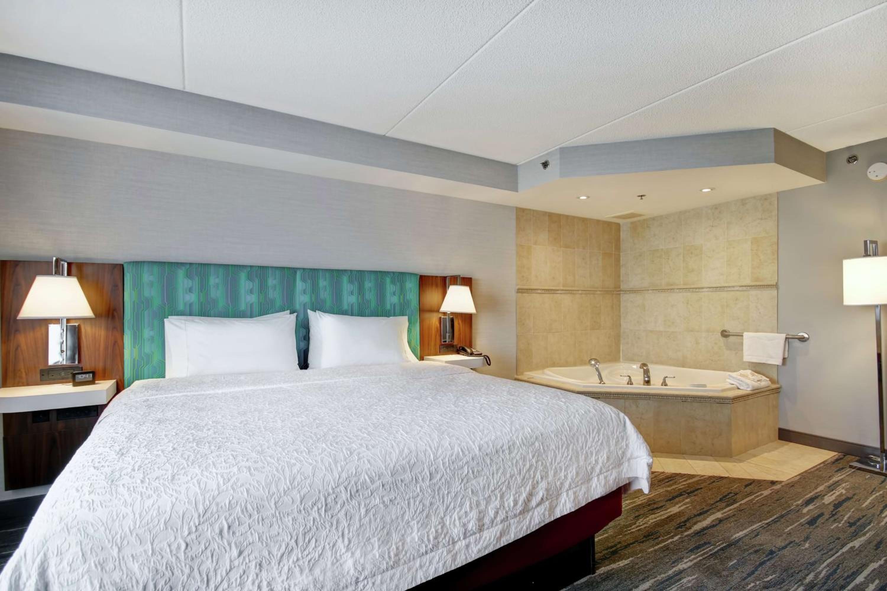 King Room with Spa Bath - Photo 2