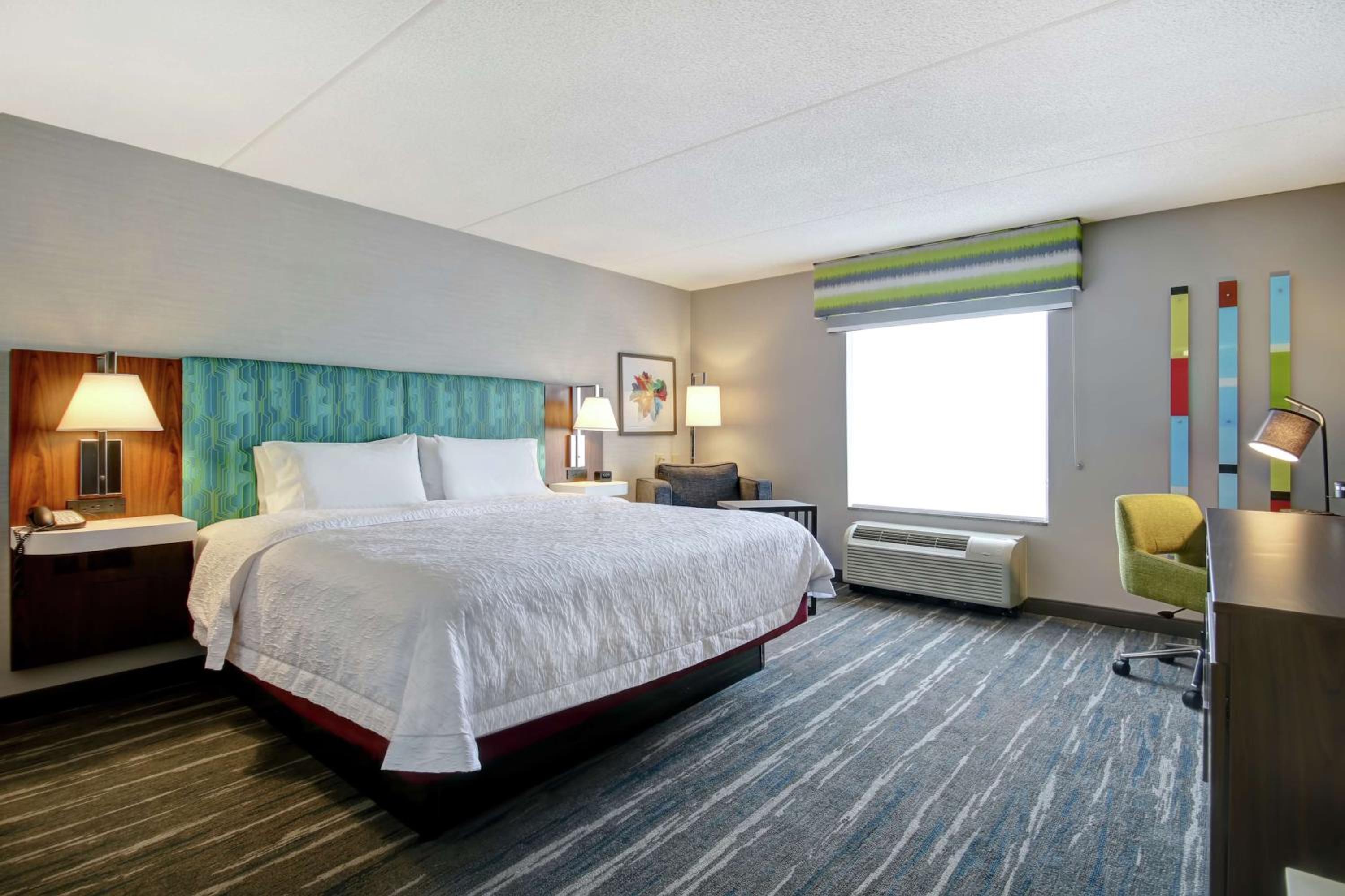 Deluxe King Room - Non-Smoking - Photo 3