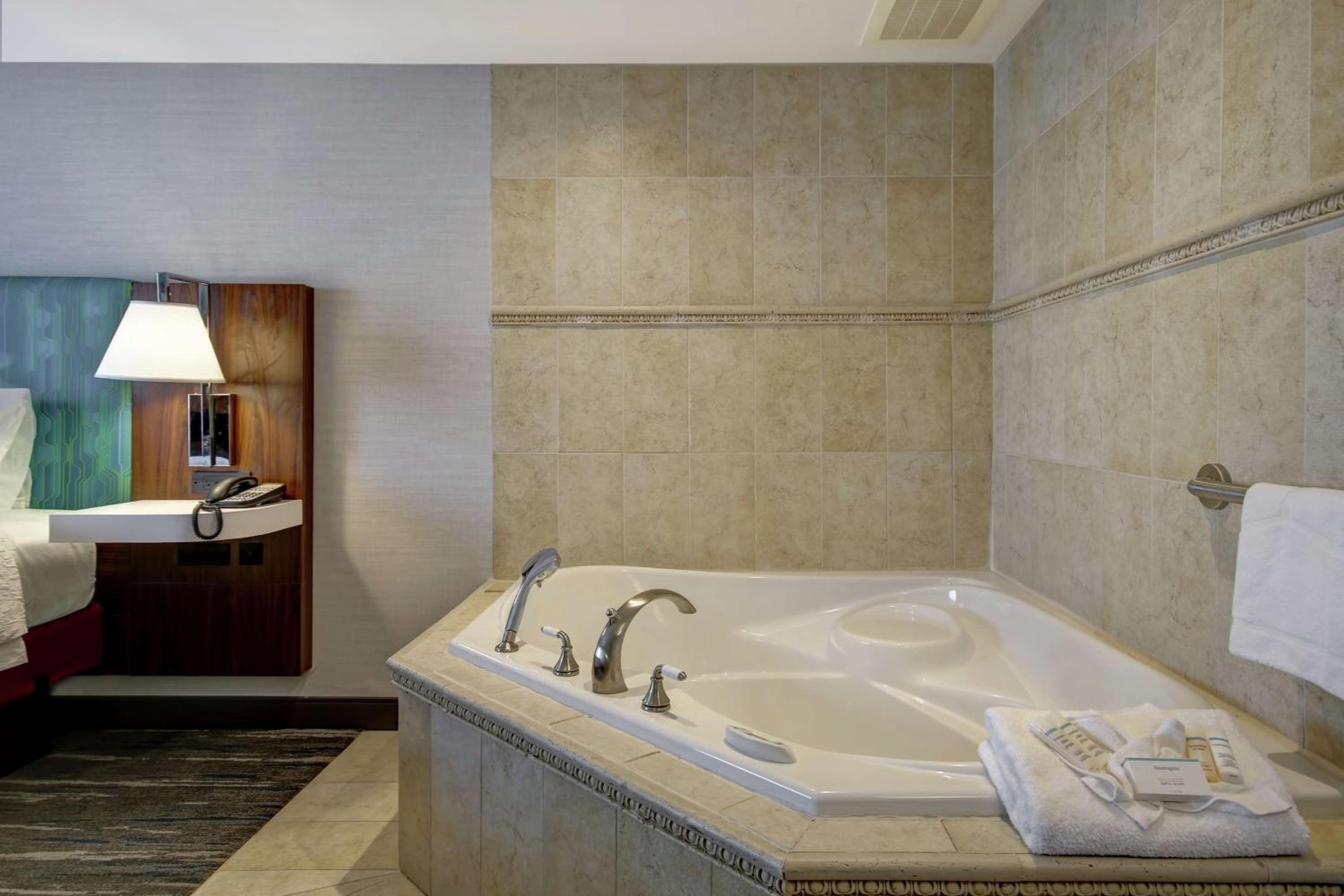 King Room with Spa Bath - Photo 5