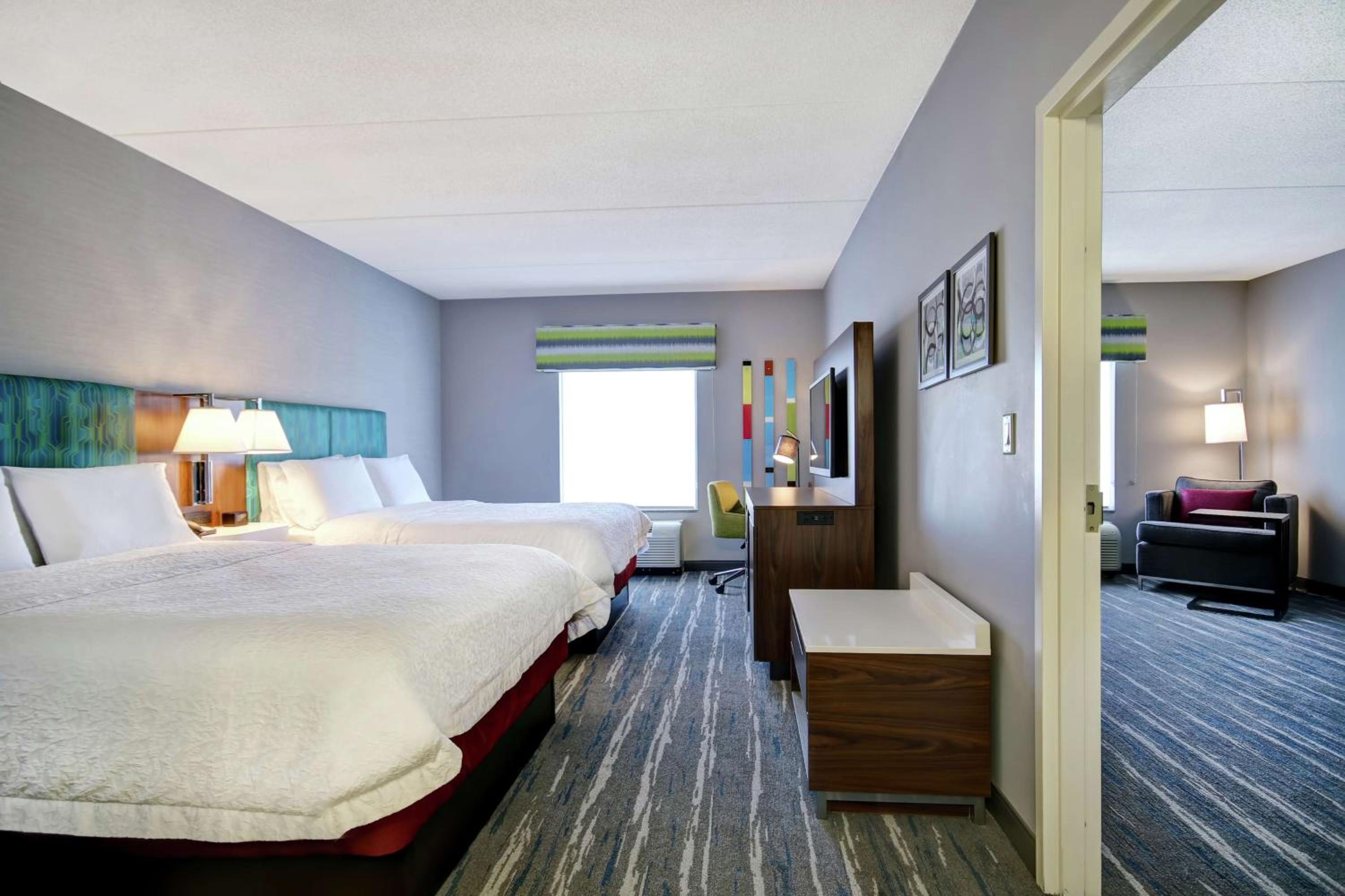 One-Bedroom Suite with Two Queen Beds and Sofa Bed - Photo 3