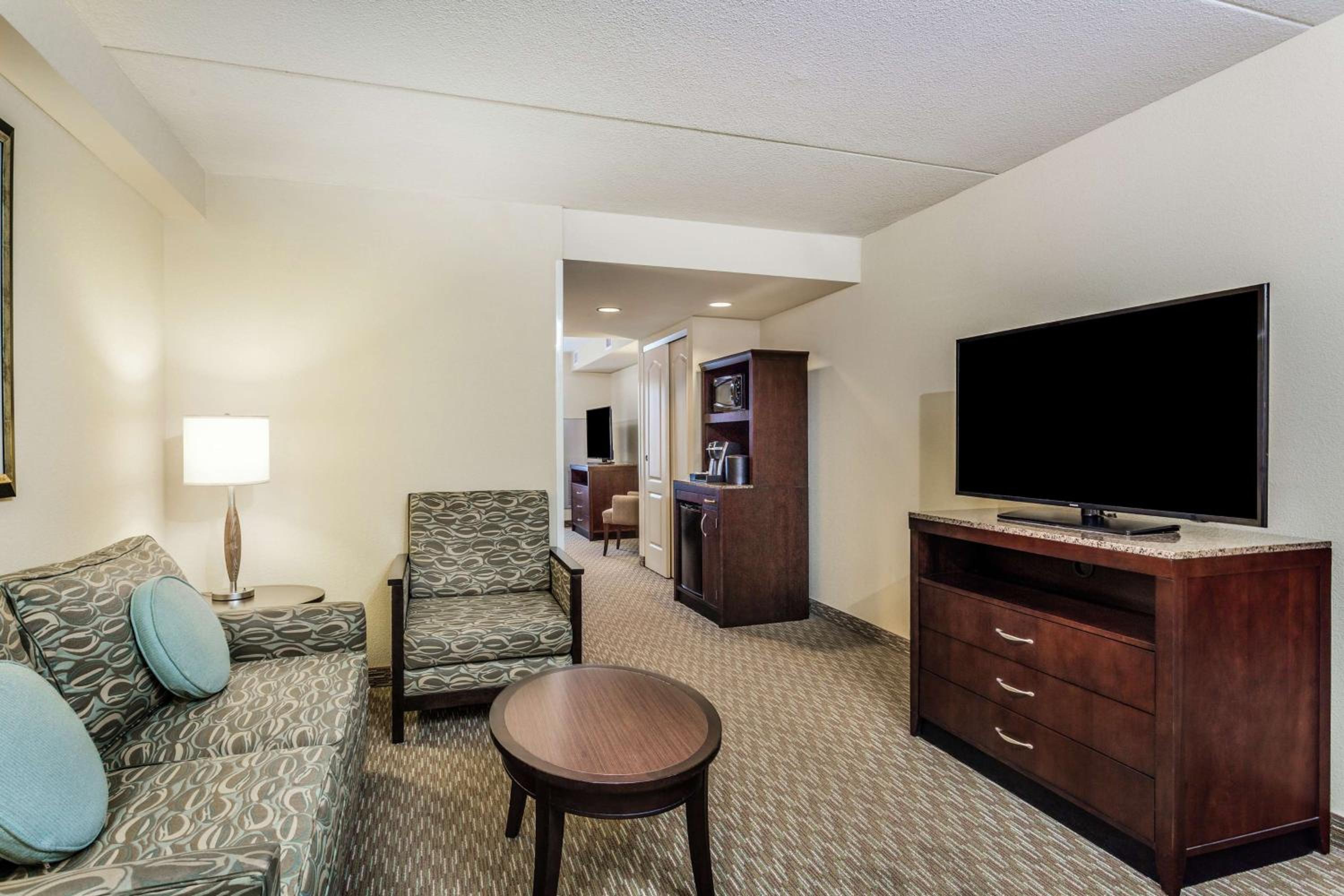 One-Bedroom King Suite with Sofa Bed - Photo 2