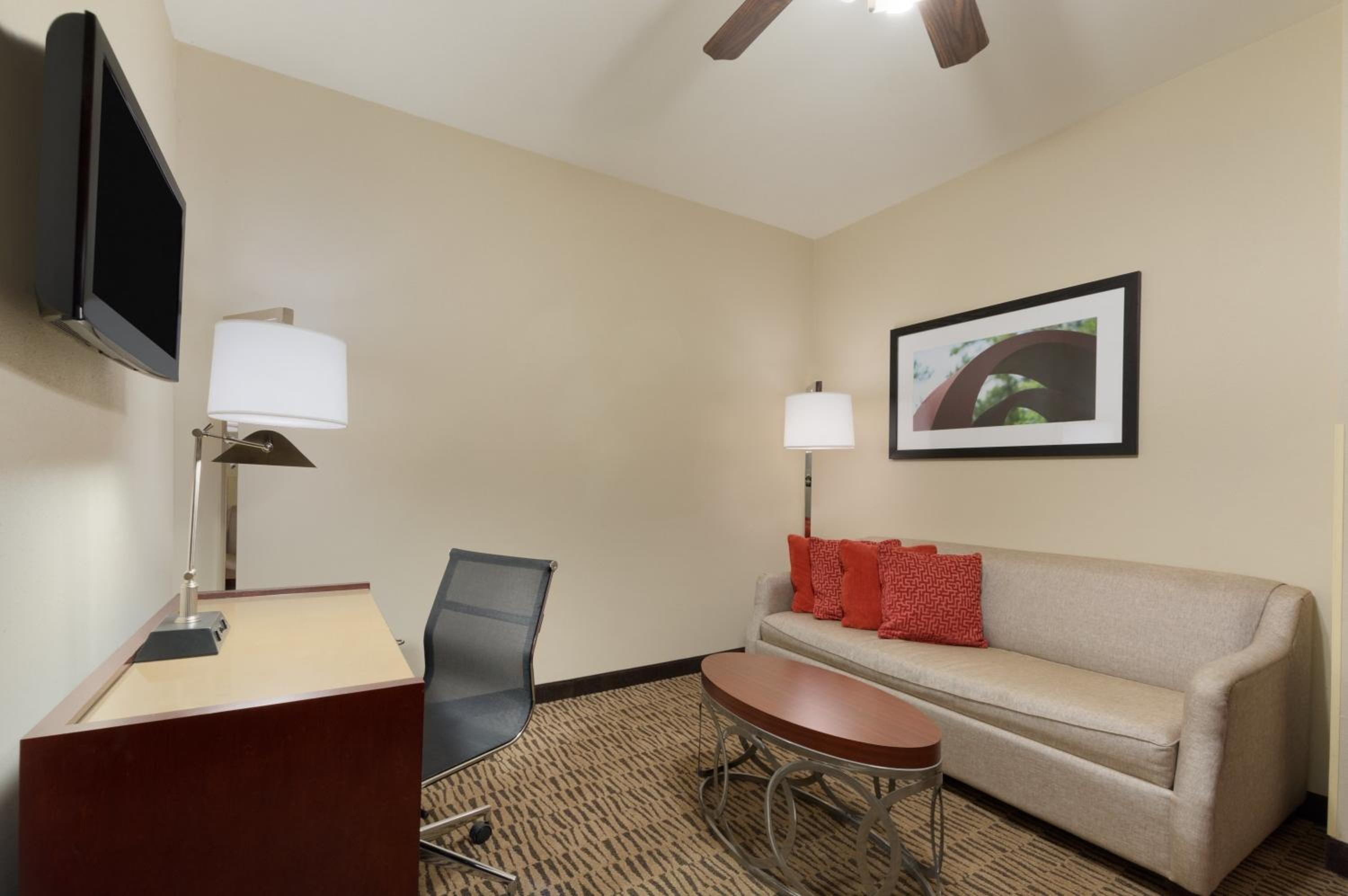 One-Bedroom Suite With Two Queen Beds - Mobility Access/Non-Smoking - Photo 4