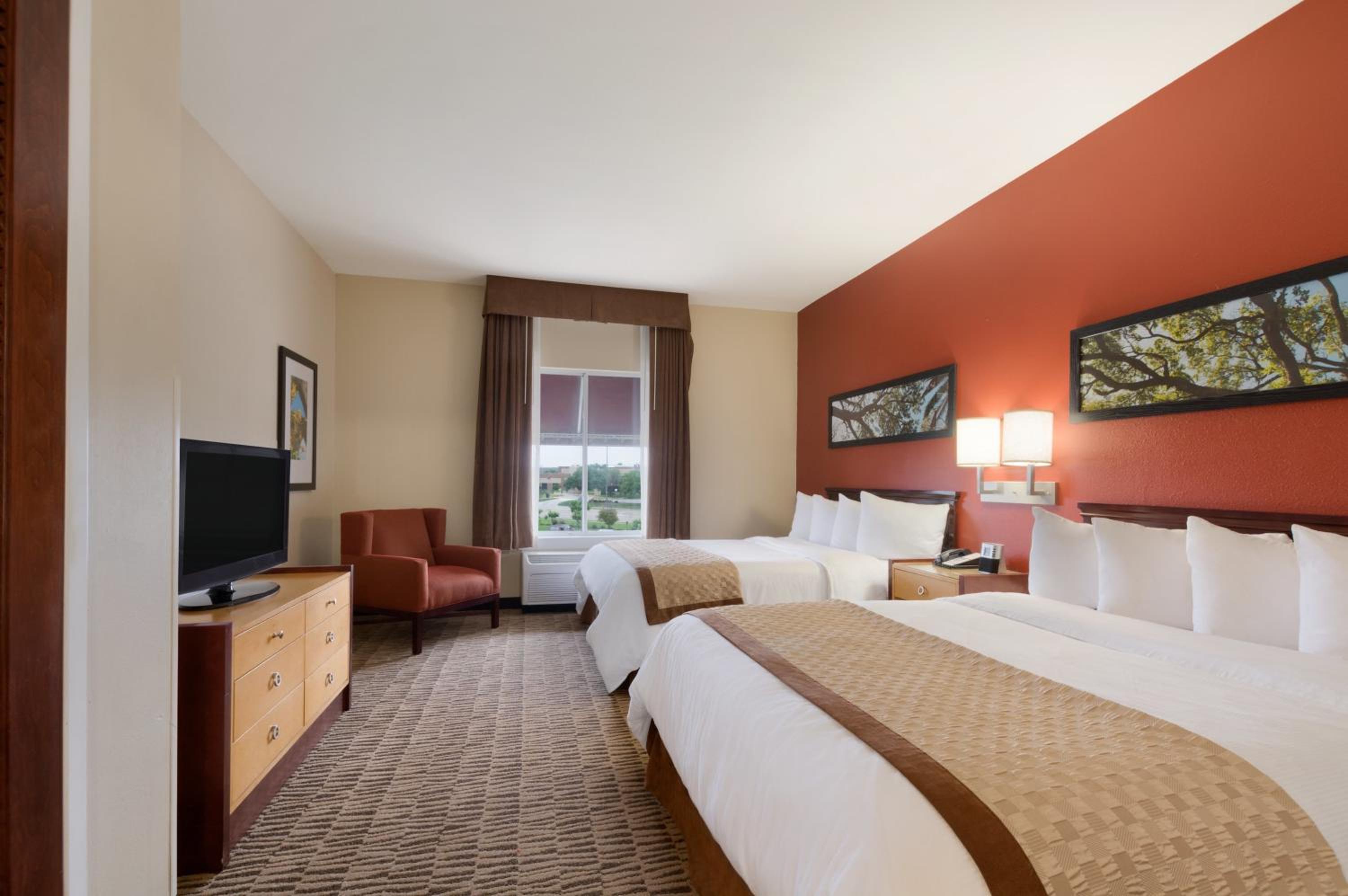 One-Bedroom Suite With Two Queen Beds - Mobility Access/Non-Smoking - Photo 3