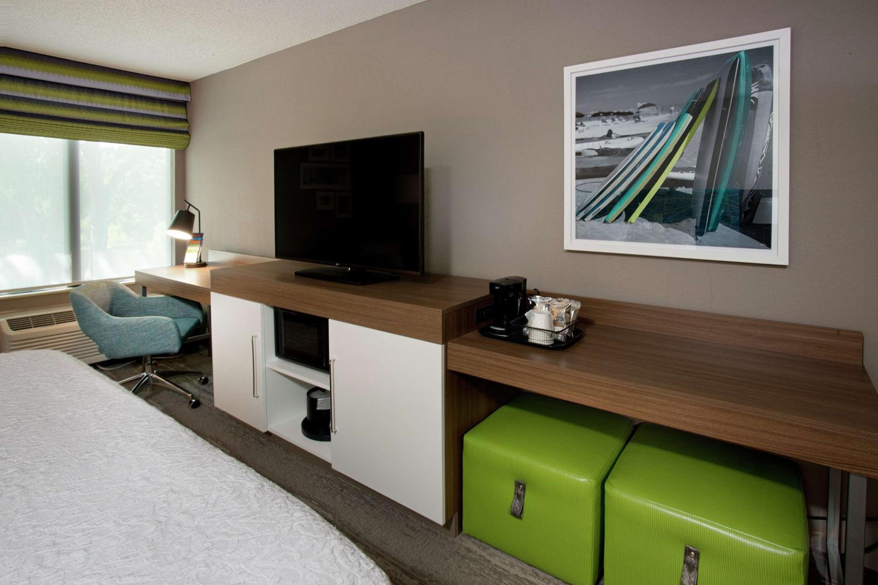 King Room with King Bed - Non-Smoking - Photo 1