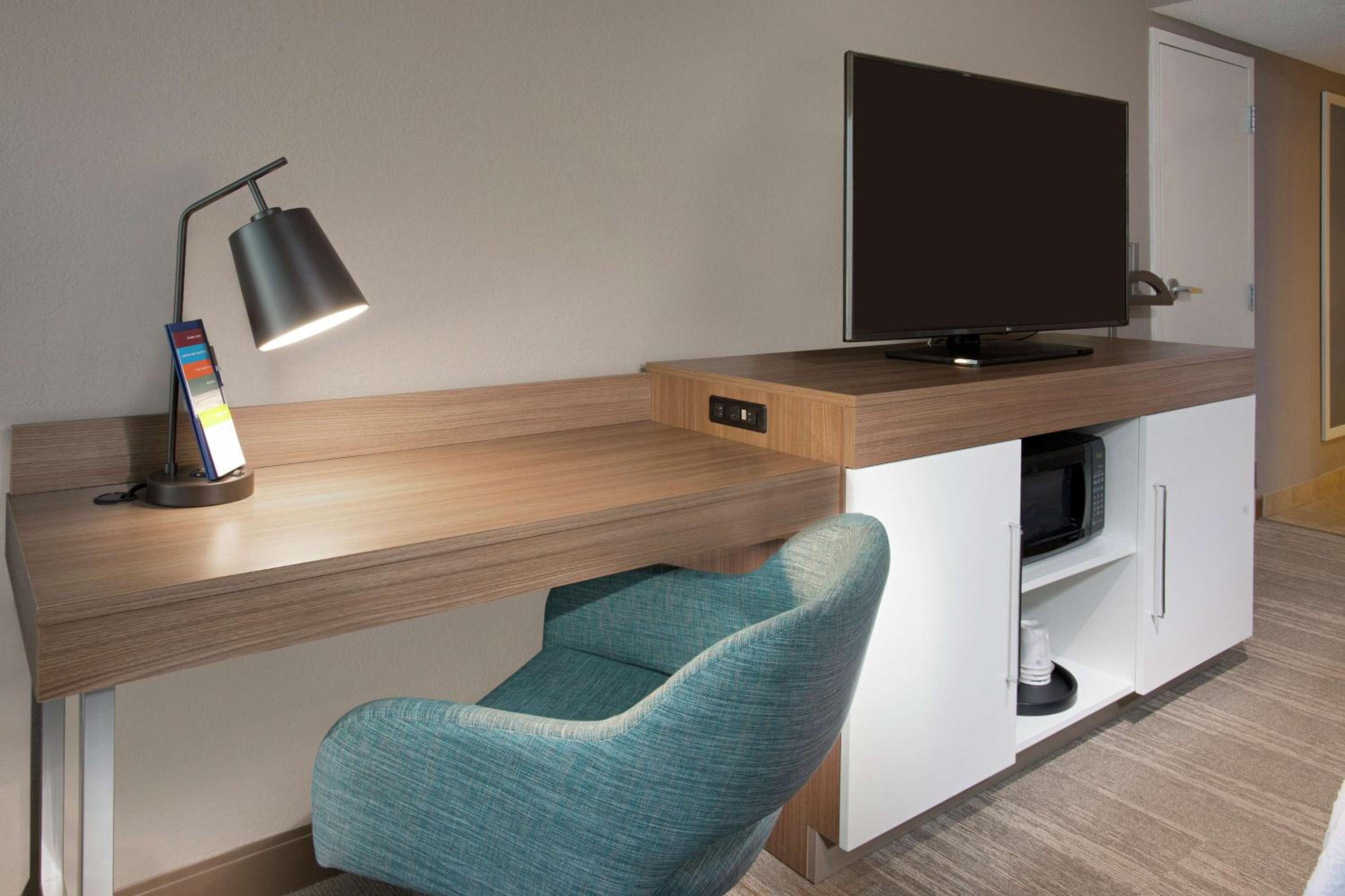 King Room with Accessible Tub - Mobility and Hearing Access/Non-Smoking - Photo 2