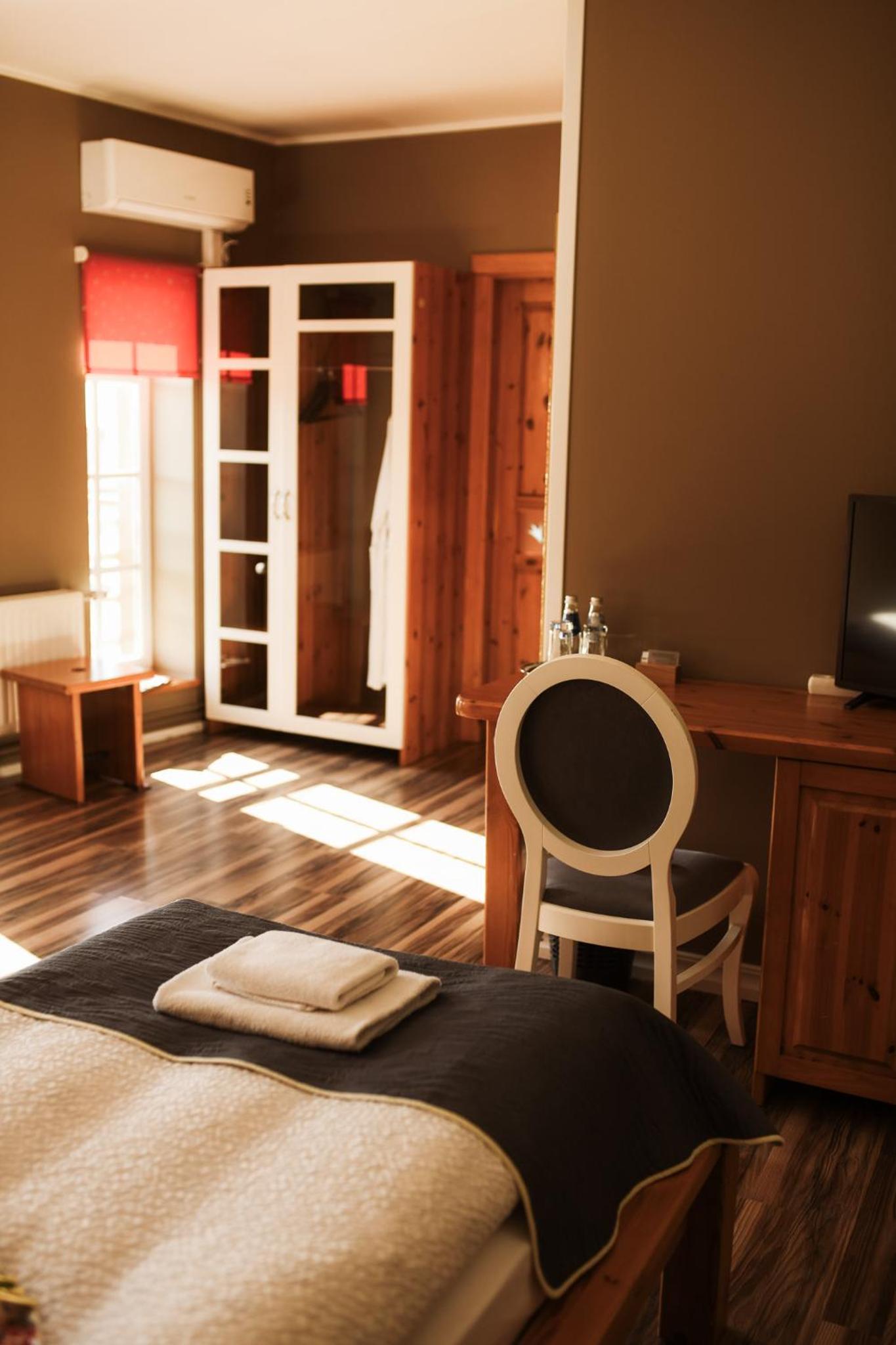 Standard Twin Room - Photo 2