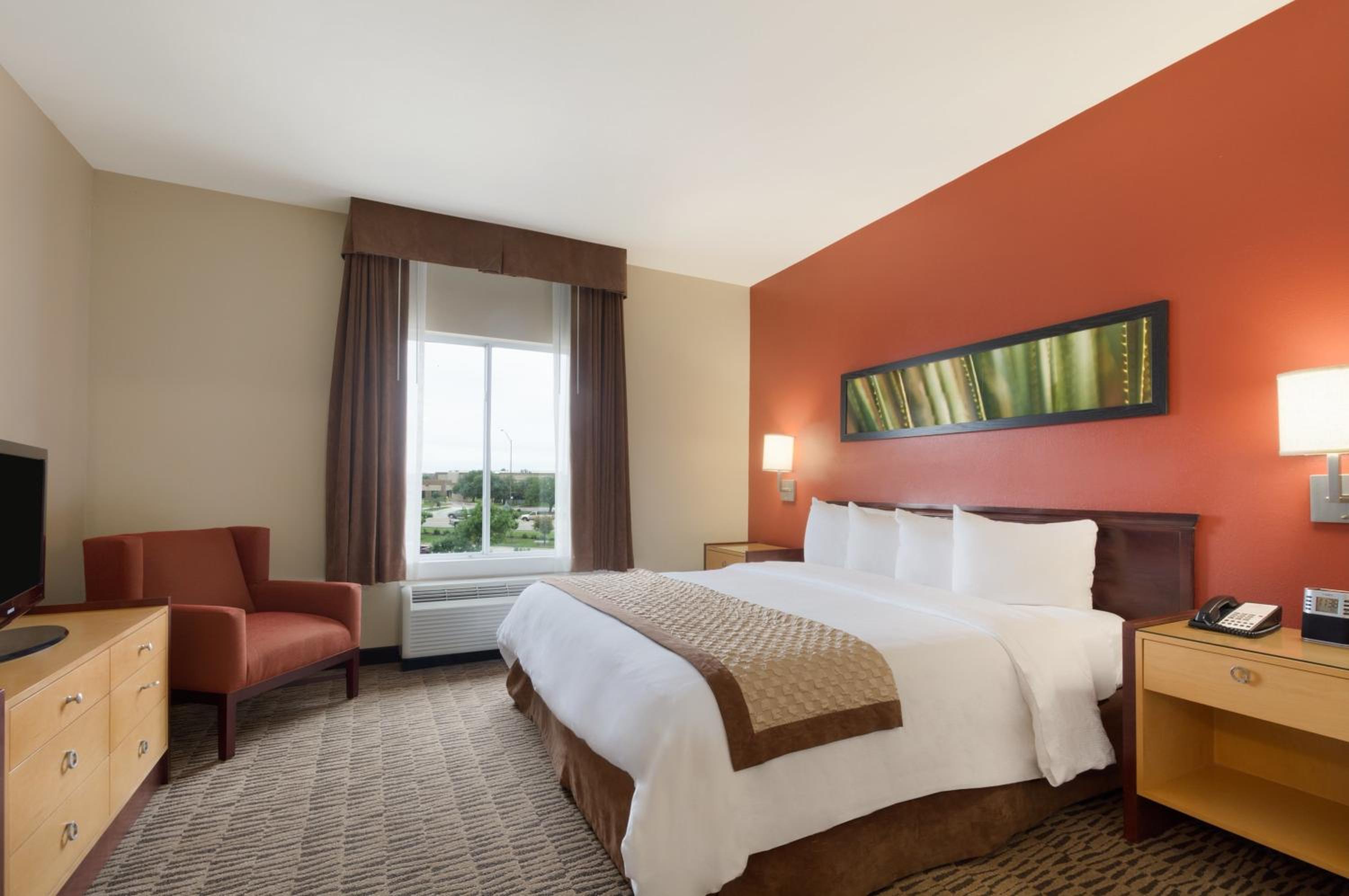 One-Bedroom King Suite with Full Kitchenette - Non-Smoking - Photo 1