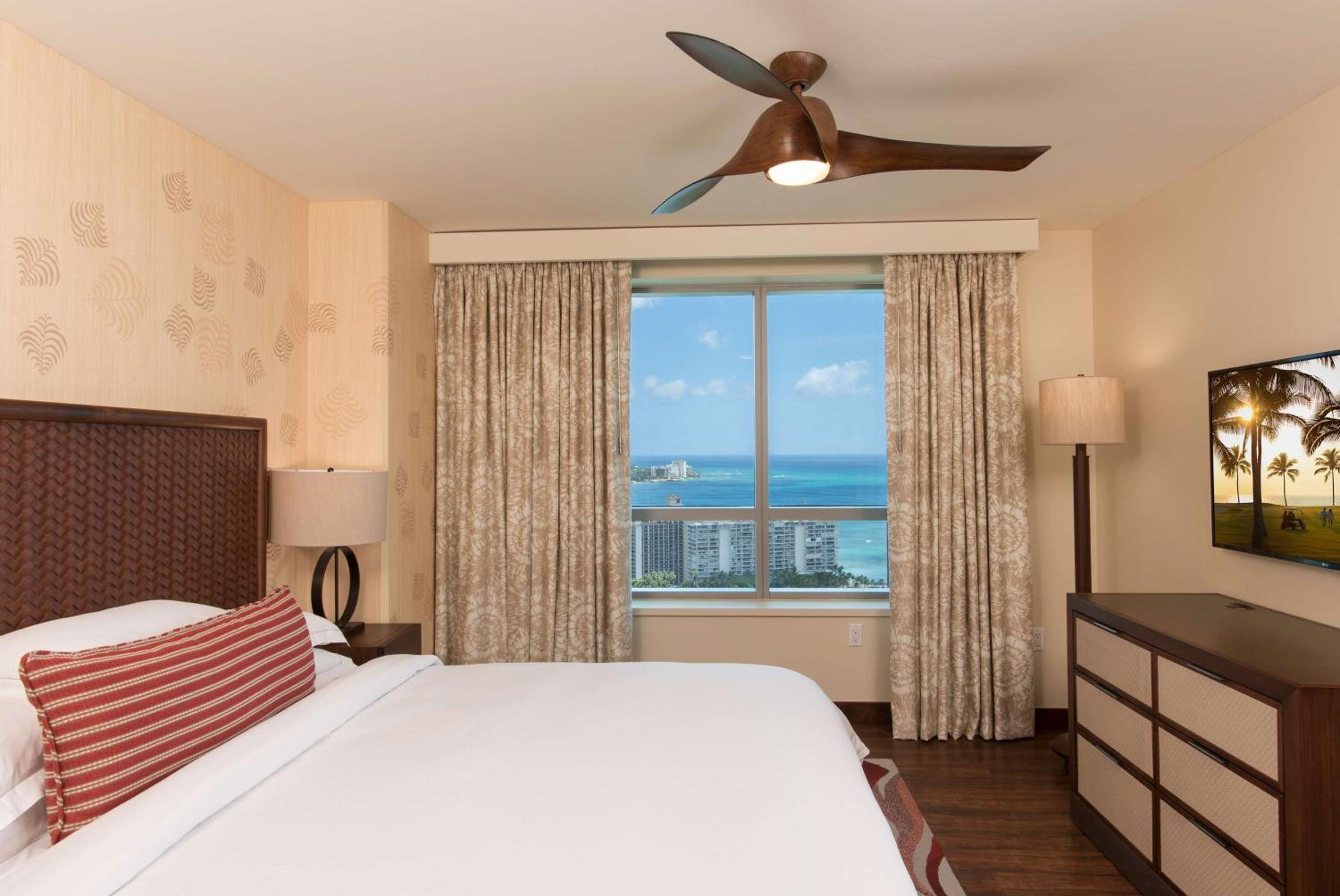 One-Bedroom Luxury King Suite with Sofa Bed
