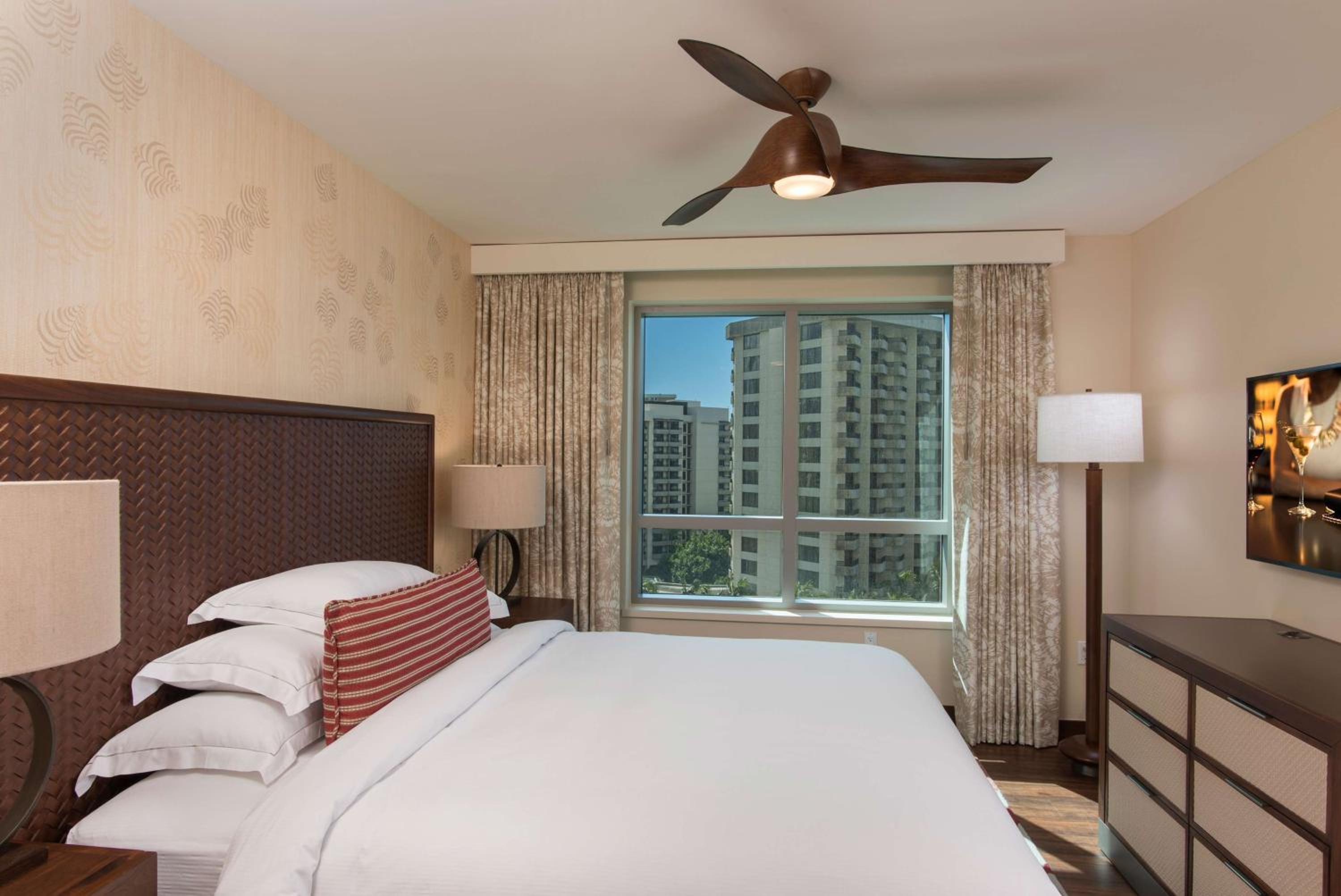 One-Bedroom King Suite with Partial Ocean View