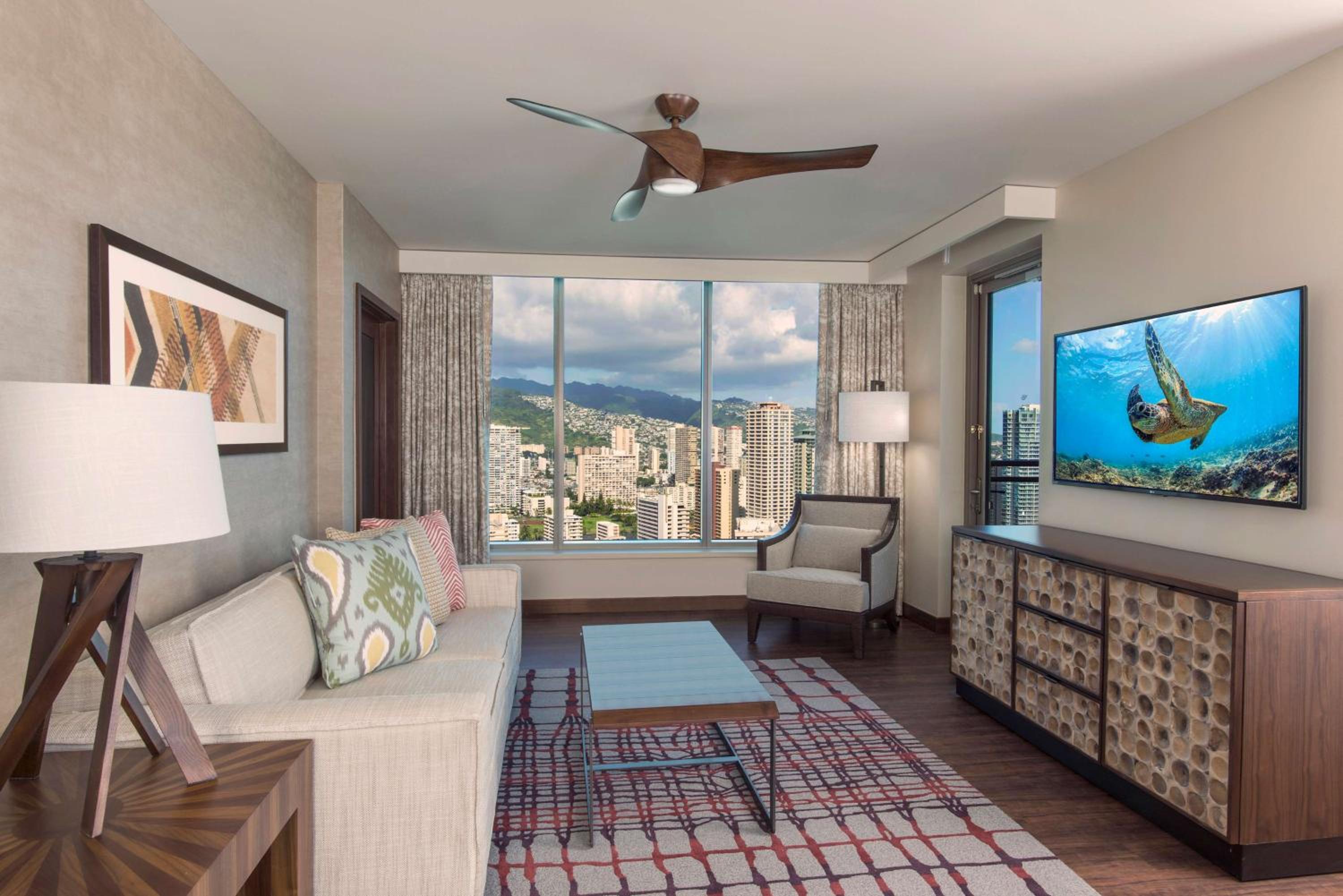 One-Bedroom King Suite with Sofa Bed thumbnail 6