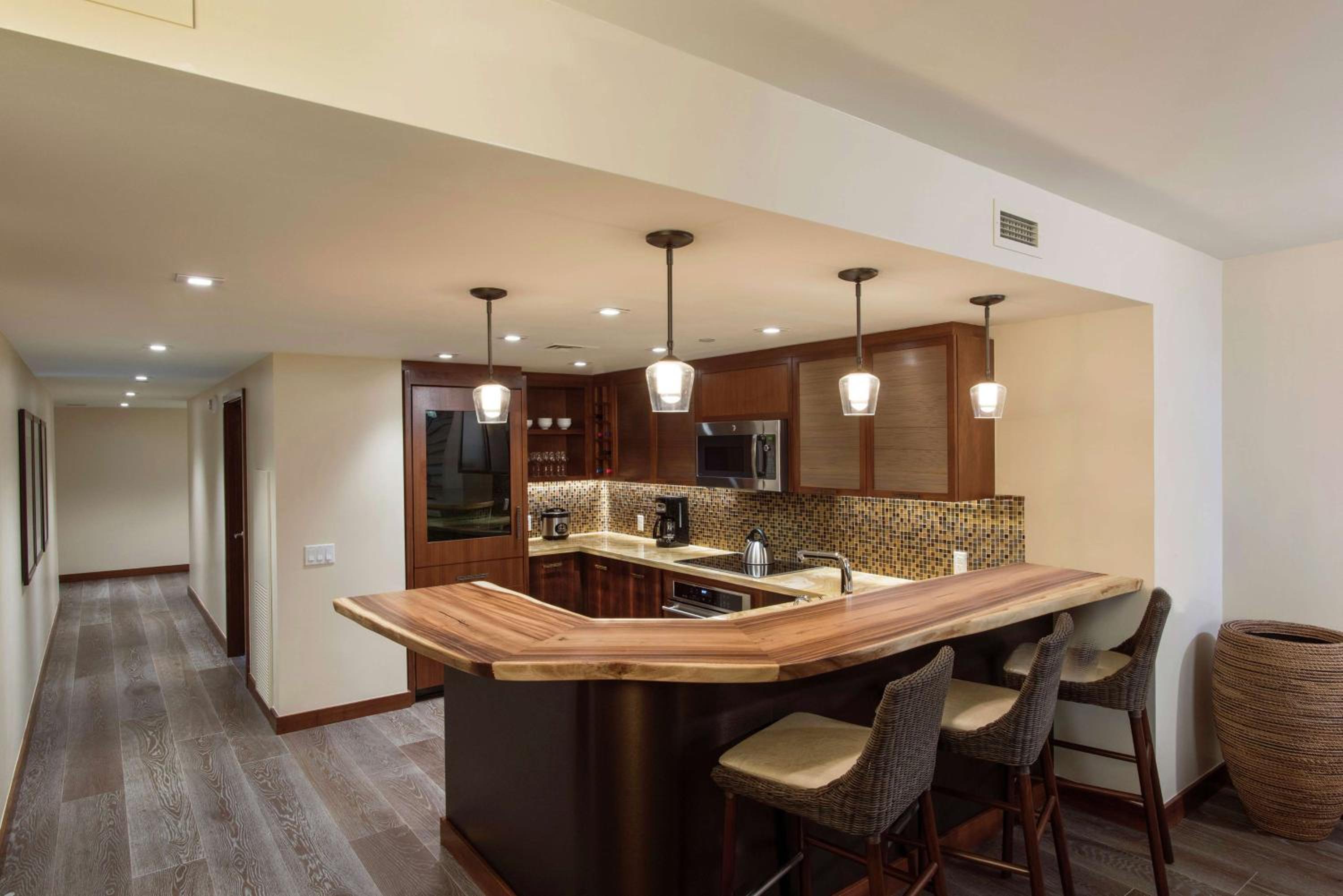 Two-Bedroom Penthouse Suite with Mountain View