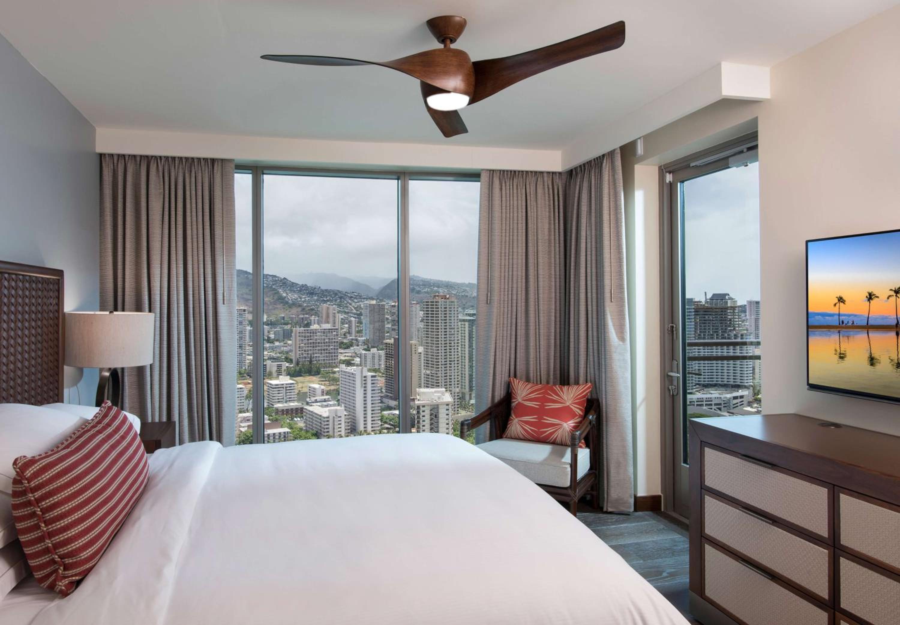 Two-Bedroom Penthouse Suite with Mountain View
