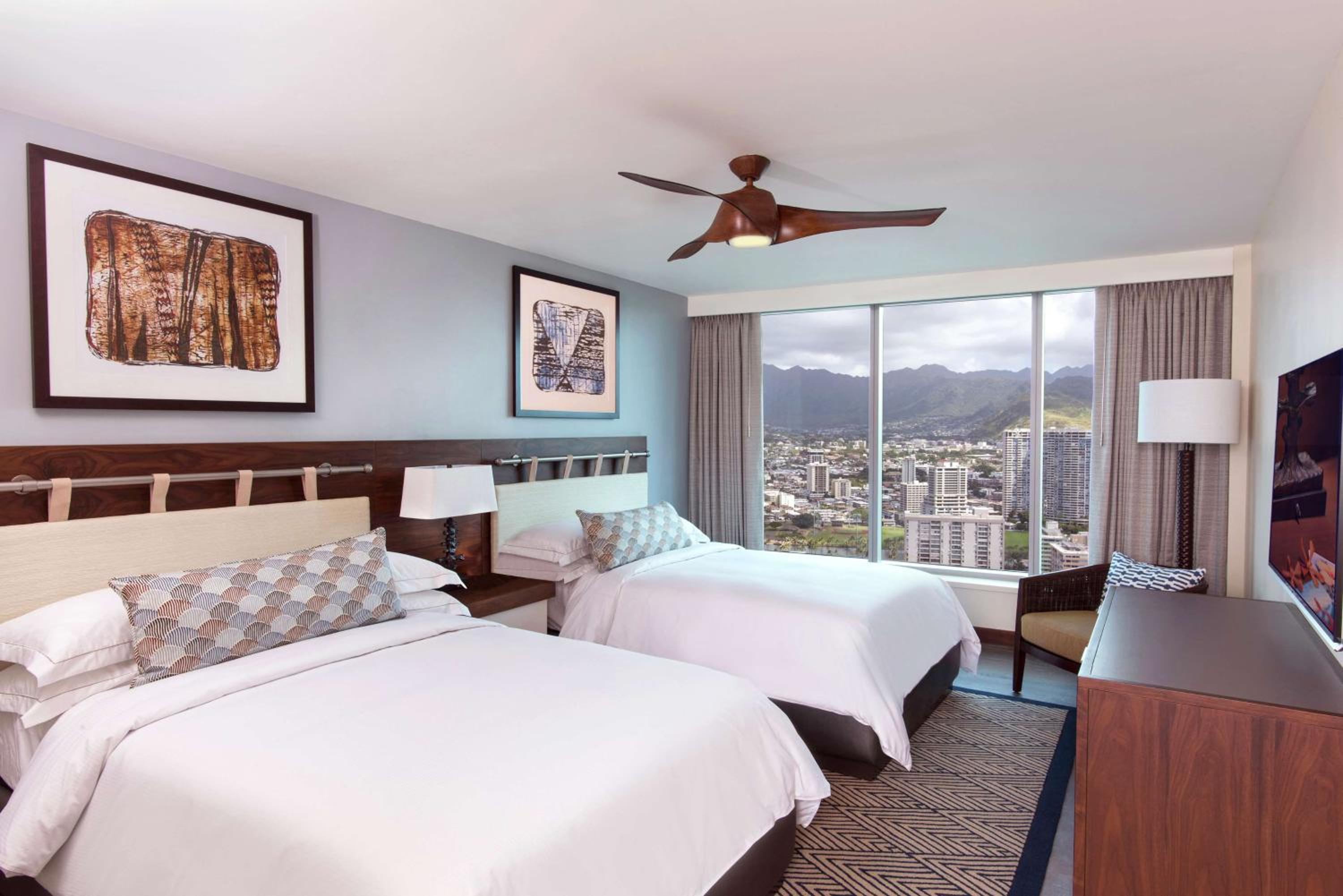 Two-Bedroom Penthouse Suite with Mountain View