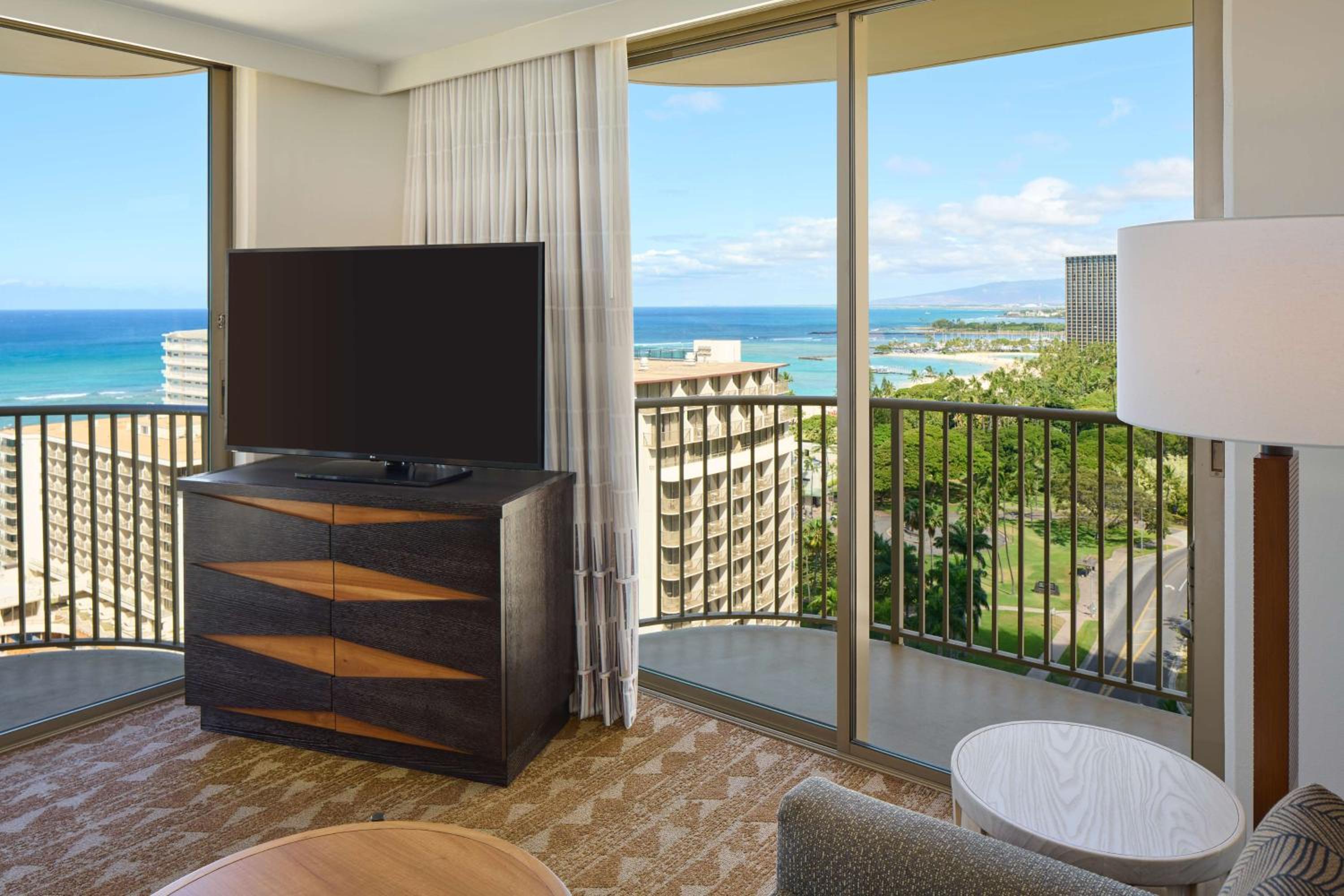 One Bedroom Premium King Suite with Ocean View - Photo 11