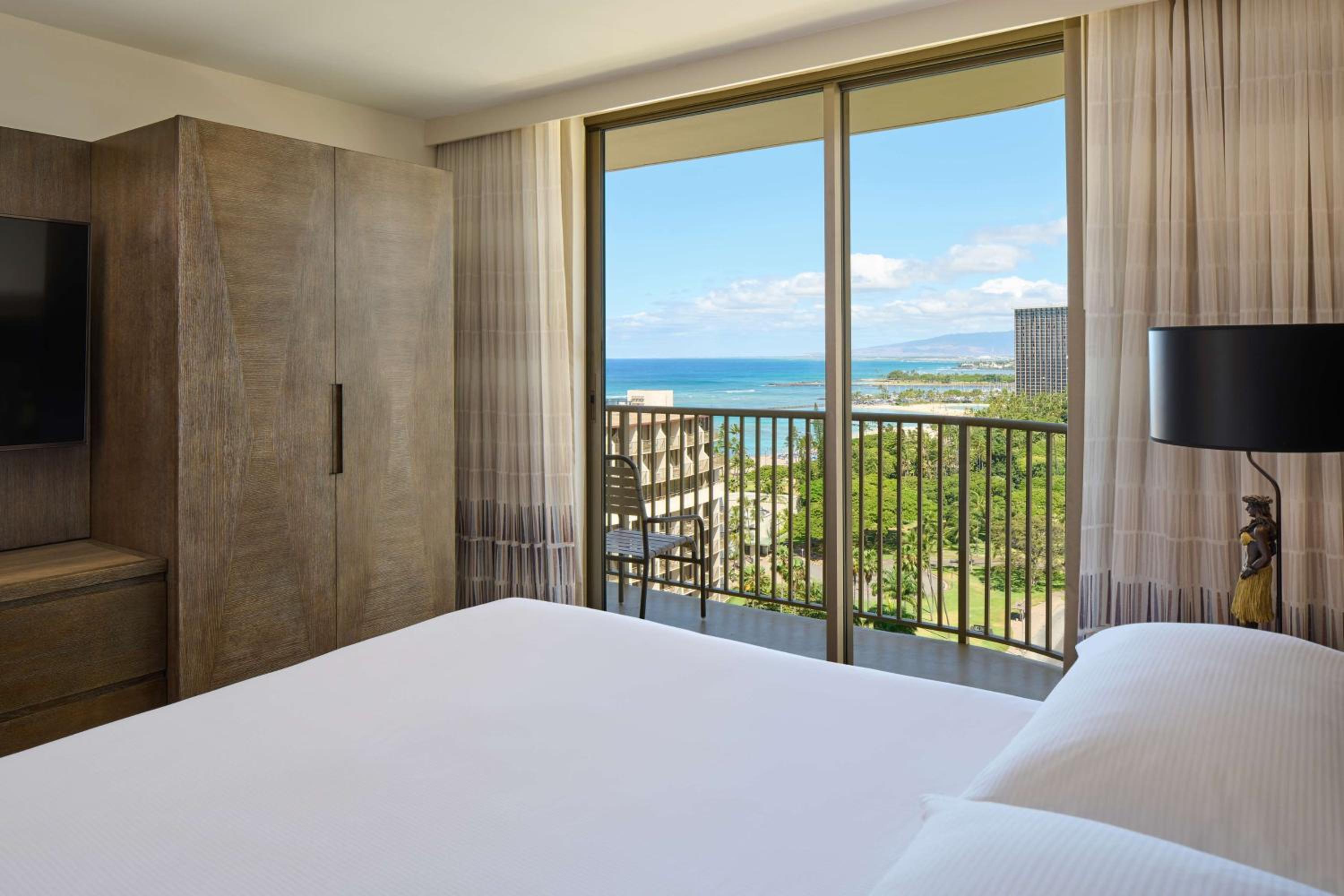 One Bedroom Premium King Suite with Ocean View - Photo 10