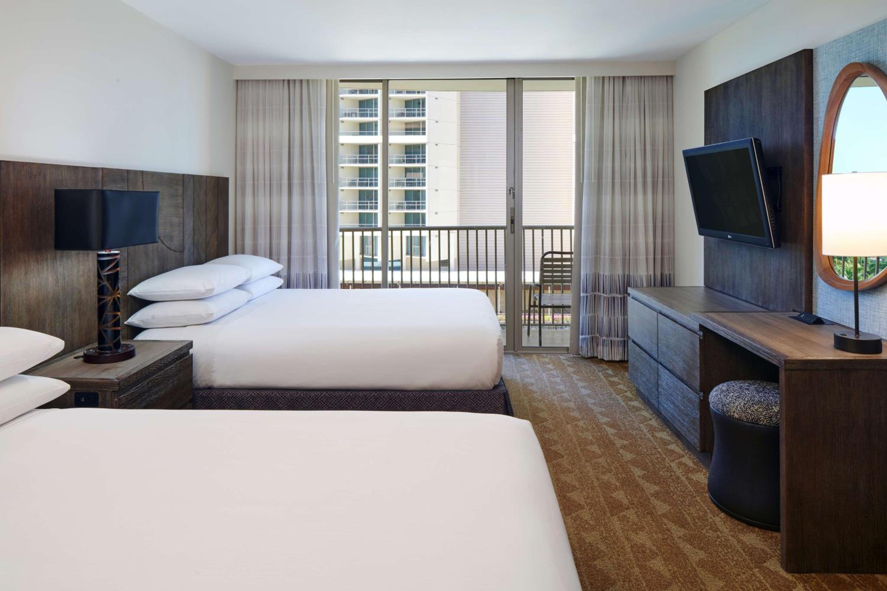 Queen Suite with City View - Photo 2