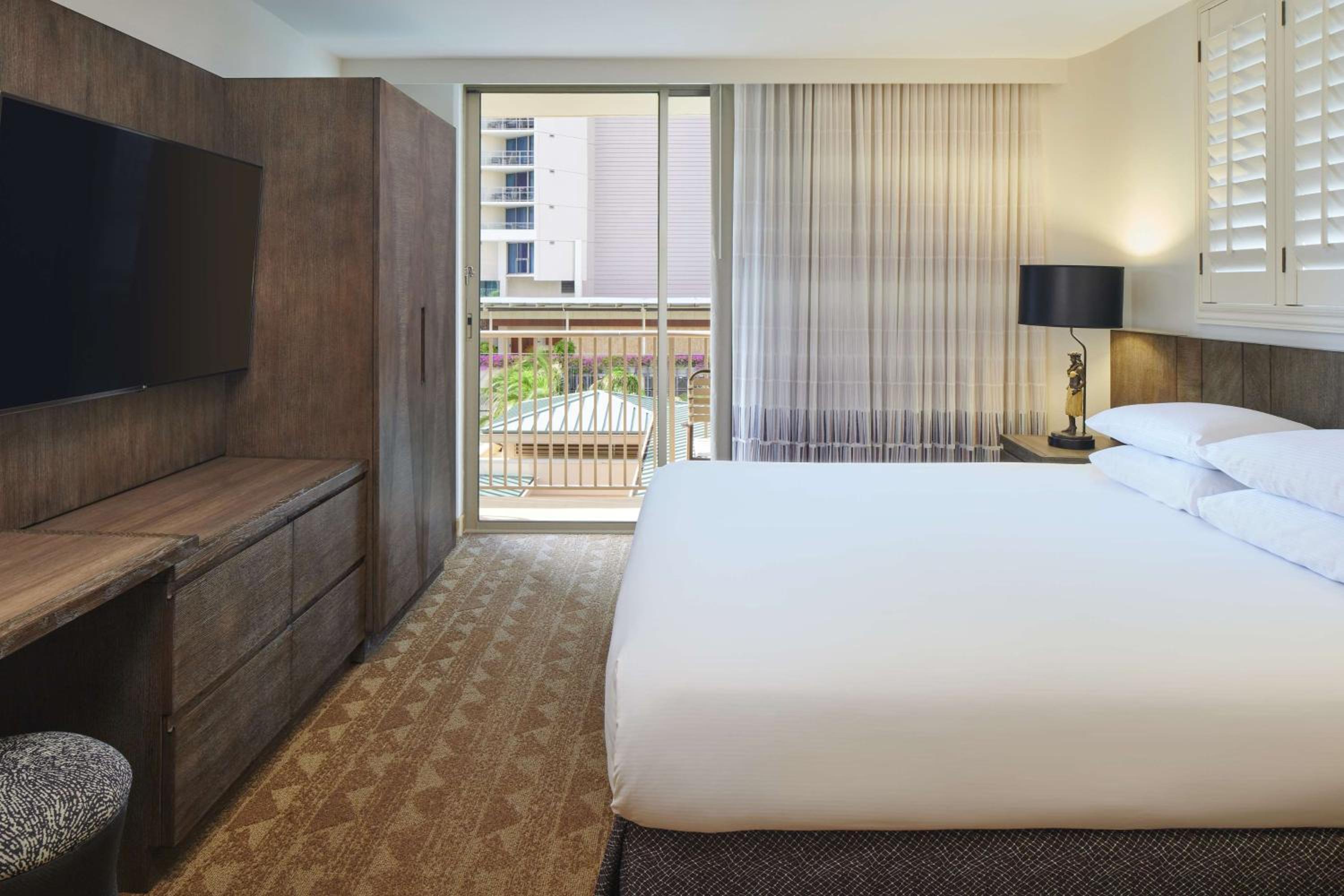 King Suite with Pool View - Photo 2