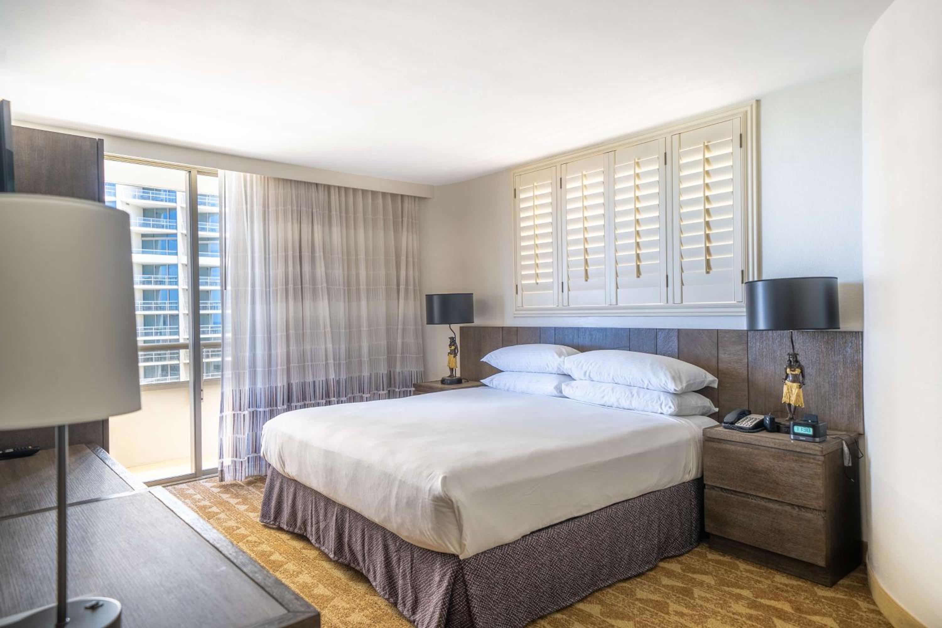 King Suite with City View - Photo 5