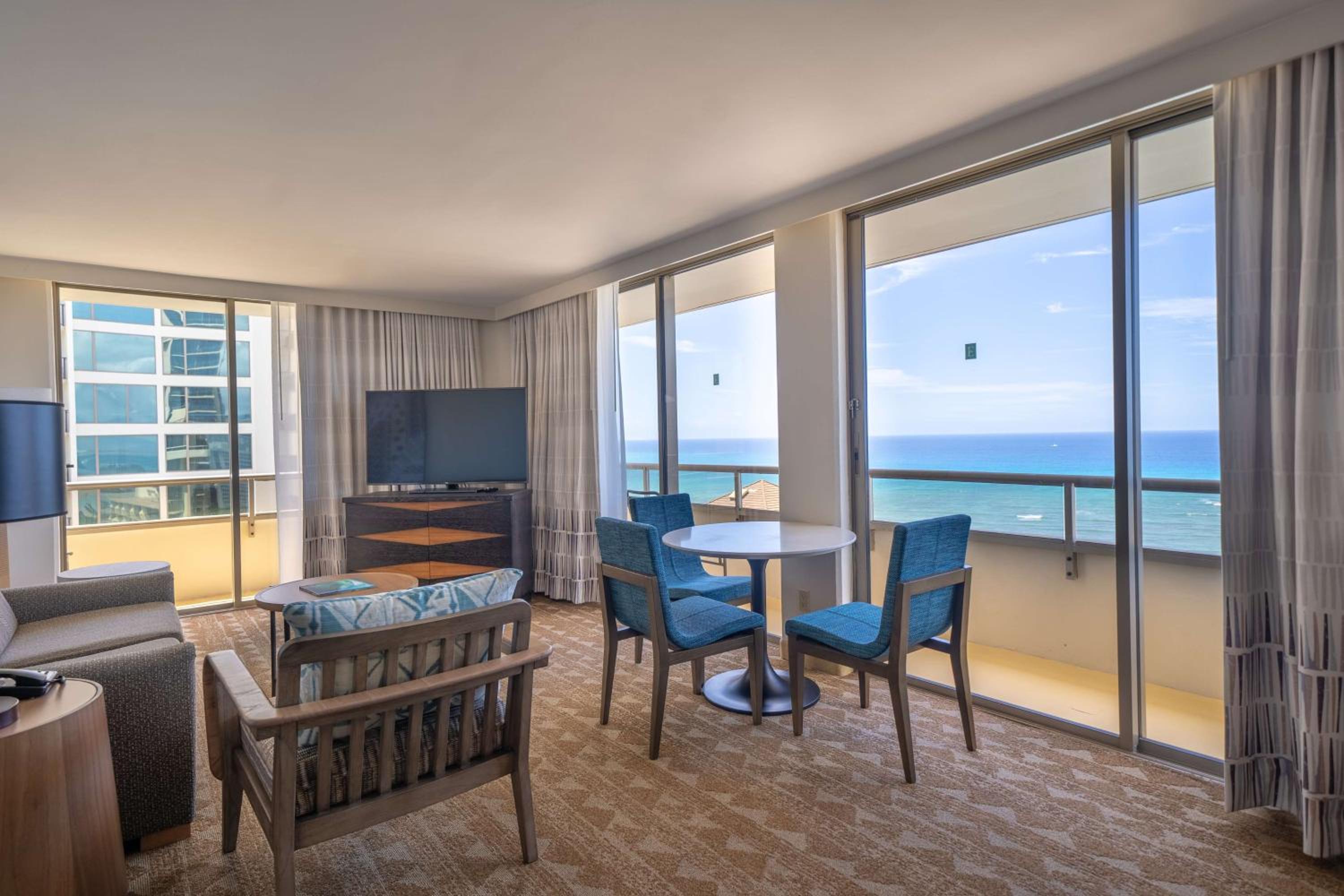 One Bedroom Premium Suite with Two Queen Beds and Ocean View - Photo 2
