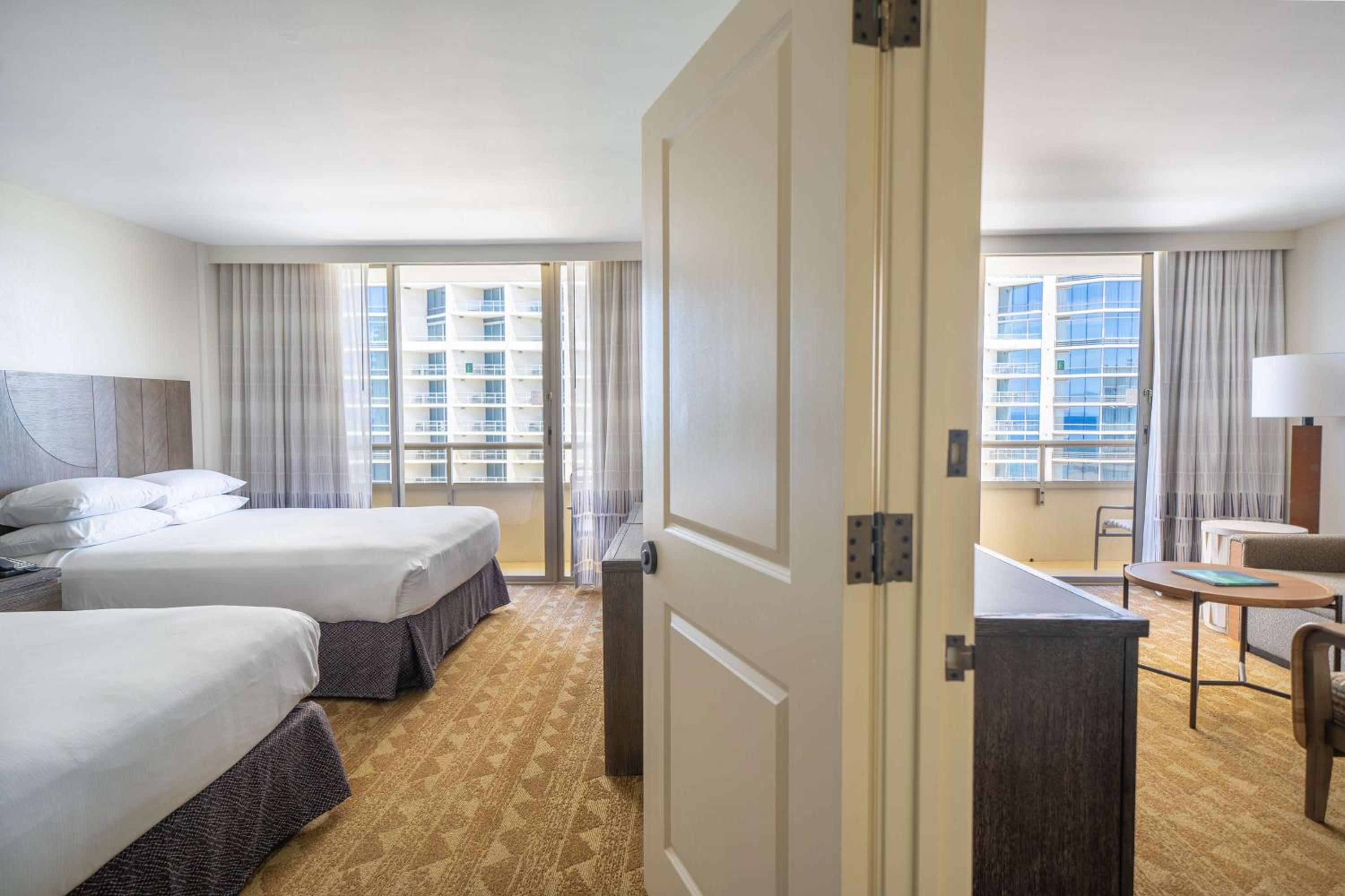 Queen Suite with City View - Photo 7
