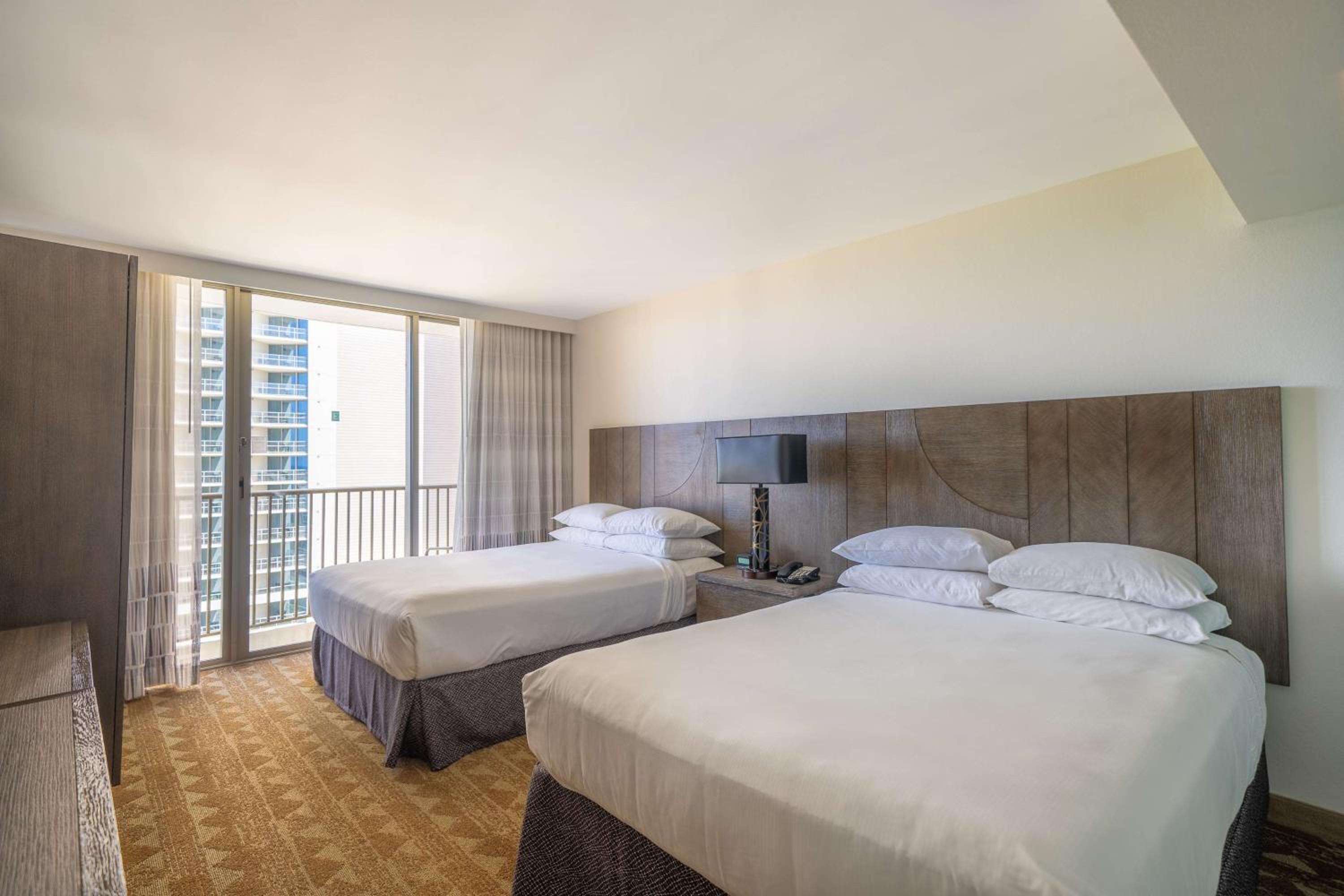 Queen Suite with Two Queen Beds and City View - Mobility/Hearing Accessible - Photo 4