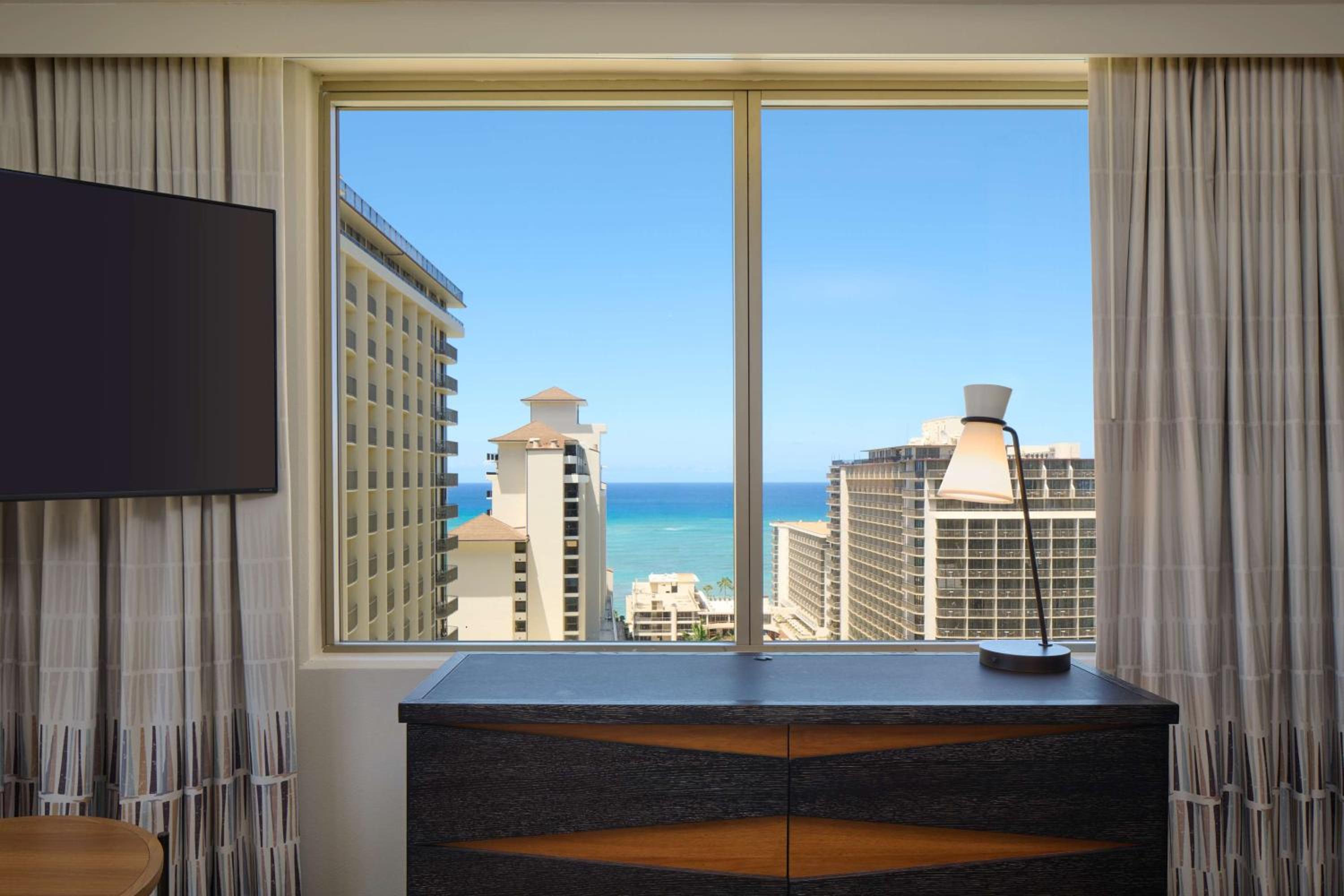One Bedroom Premium Suite with Two Queen Beds and Ocean View - Photo 3