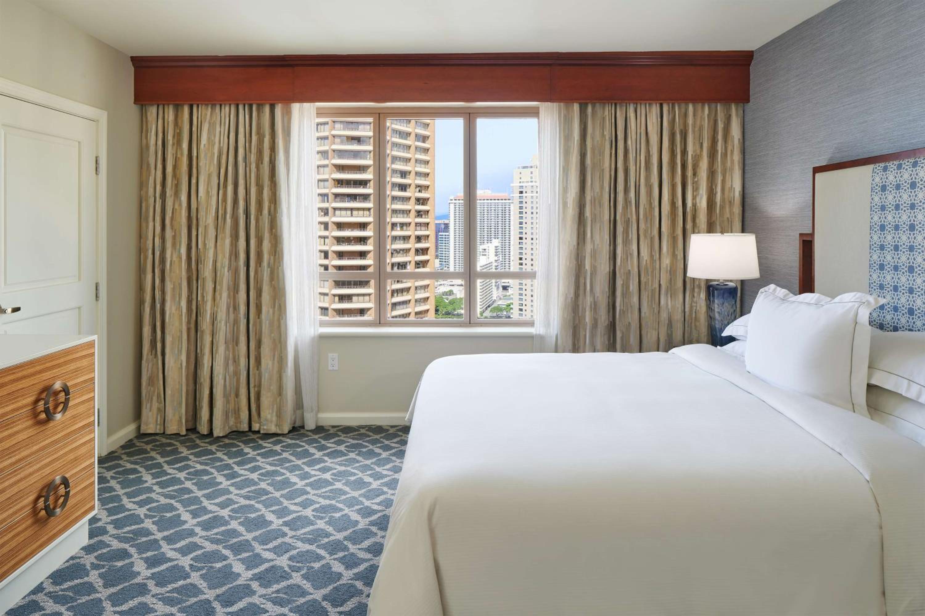 One-Bedroom King Suite with Partial Ocean View