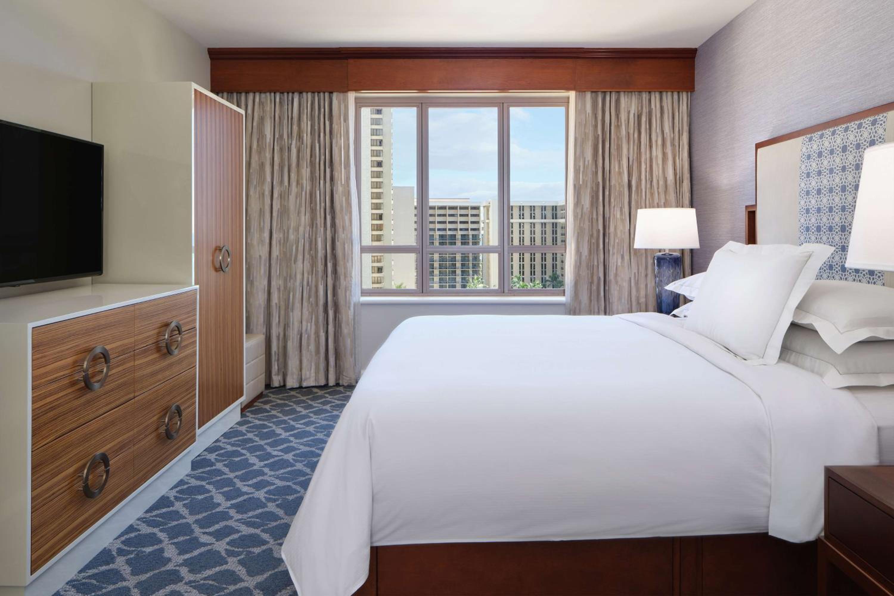 Two-Bedroom Suite with City View thumbnail 5