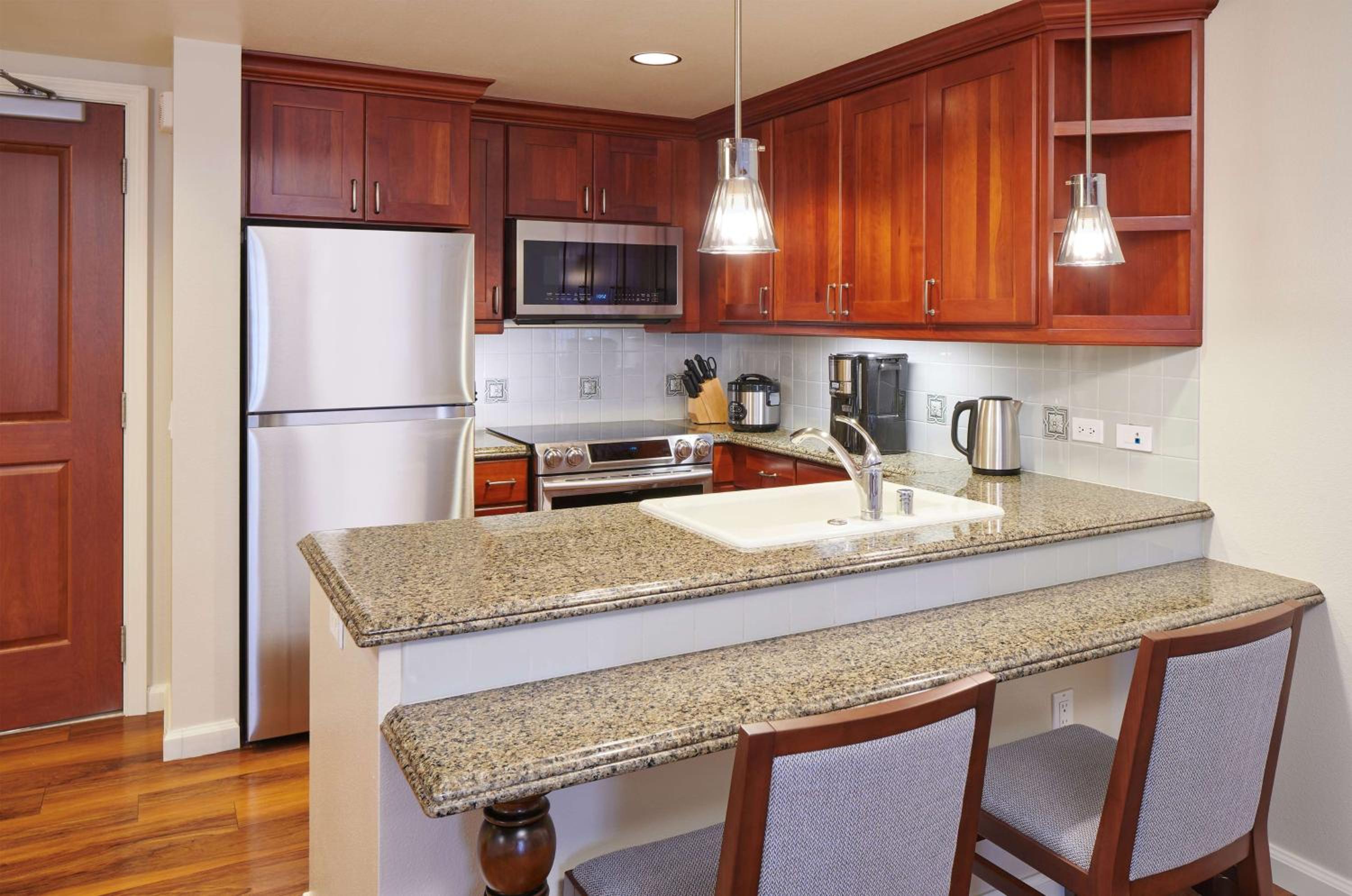 One Bedroom Double Suite with Partial Ocean View - Non-Smoking
