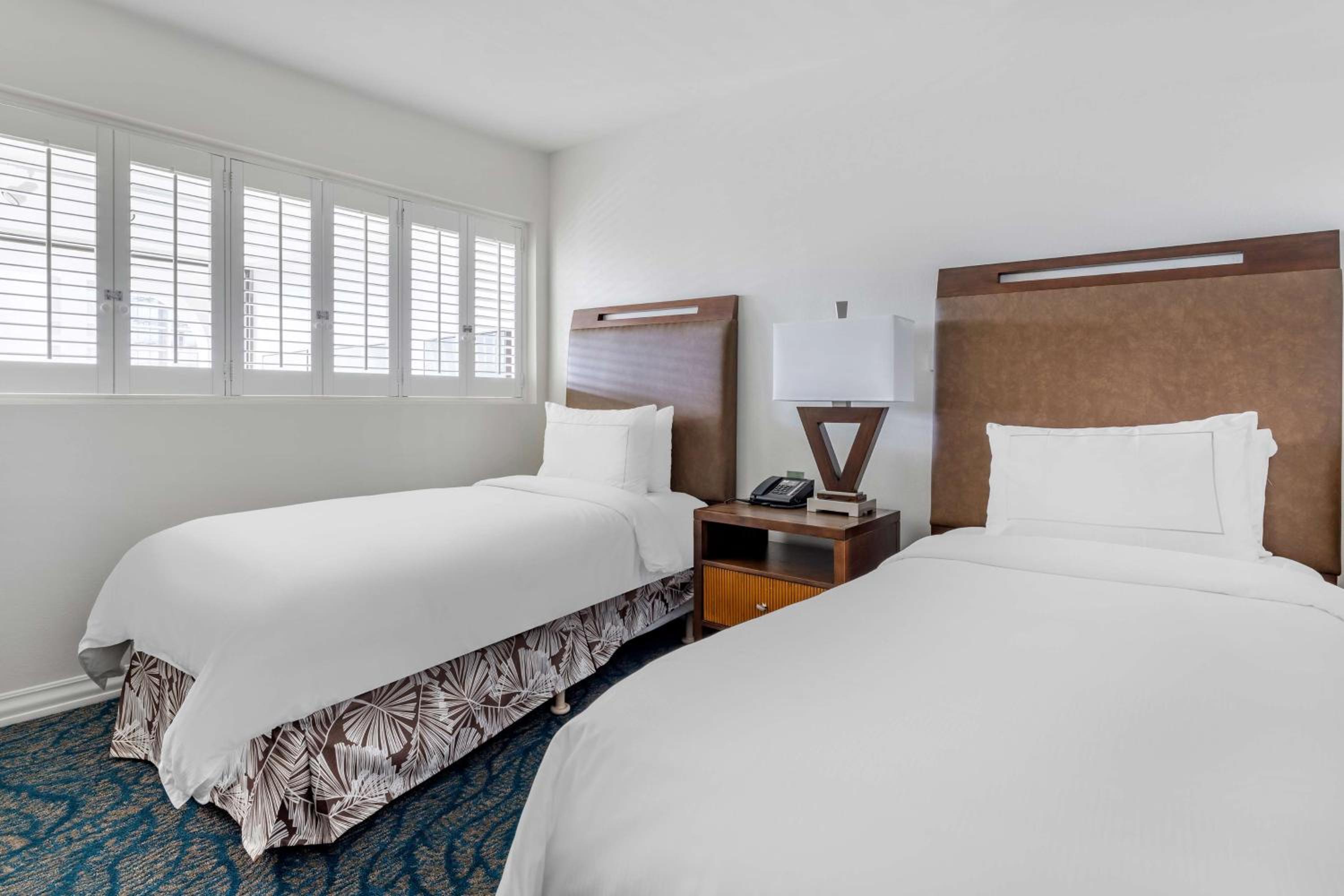 Three-Bedroom Bi-Level Penthouse Suite with Ocean View - Lagoon Tower photo 2