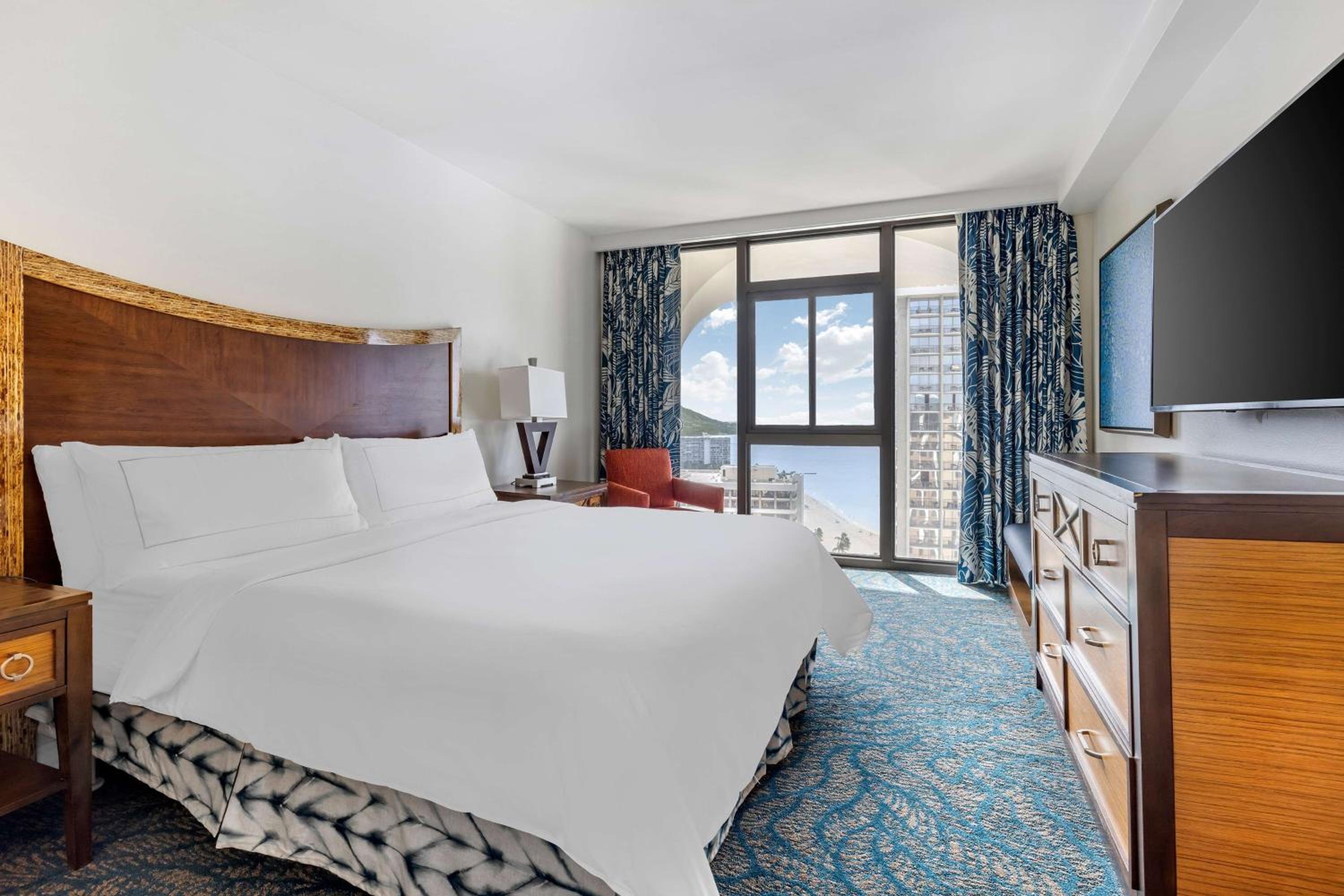 Three-Bedroom Bi-Level Penthouse Suite with Ocean View - Lagoon Tower photo 3