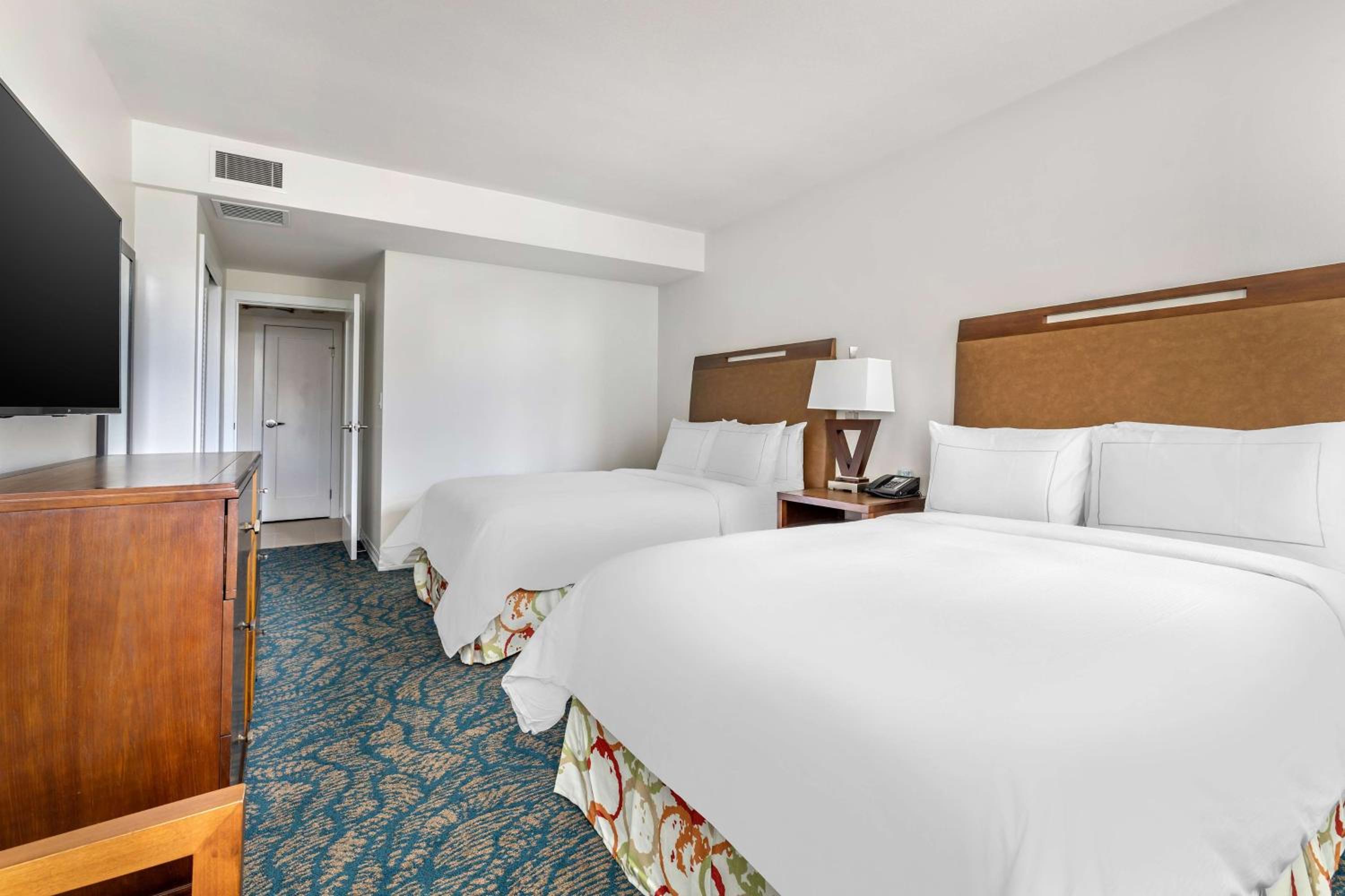 Two-Bedroom Suite with Sofa Bed and Ocean View - Lagoon Tower - Photo 4