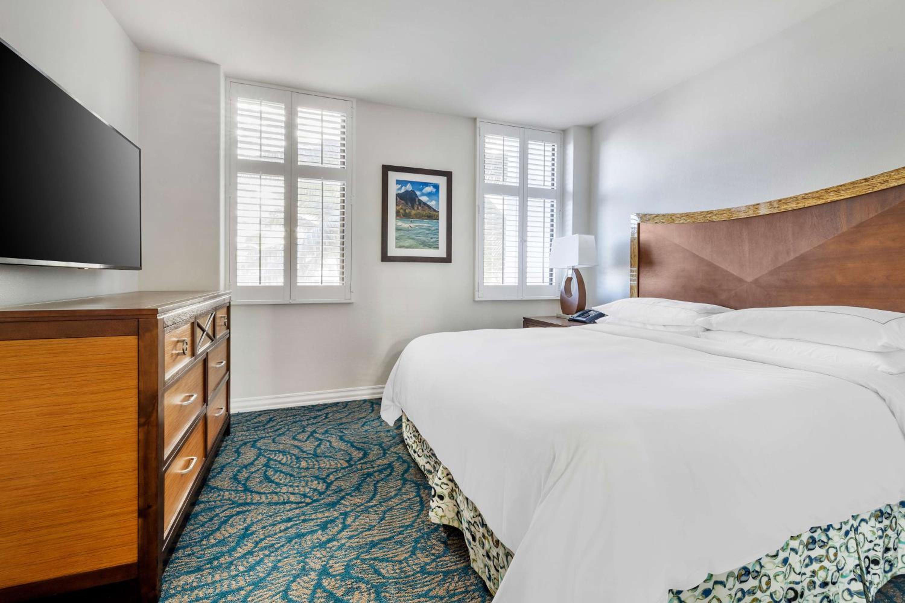 One-Bedroom King Suite with Sofa Bed and View - Lagoon Tower - Photo 4