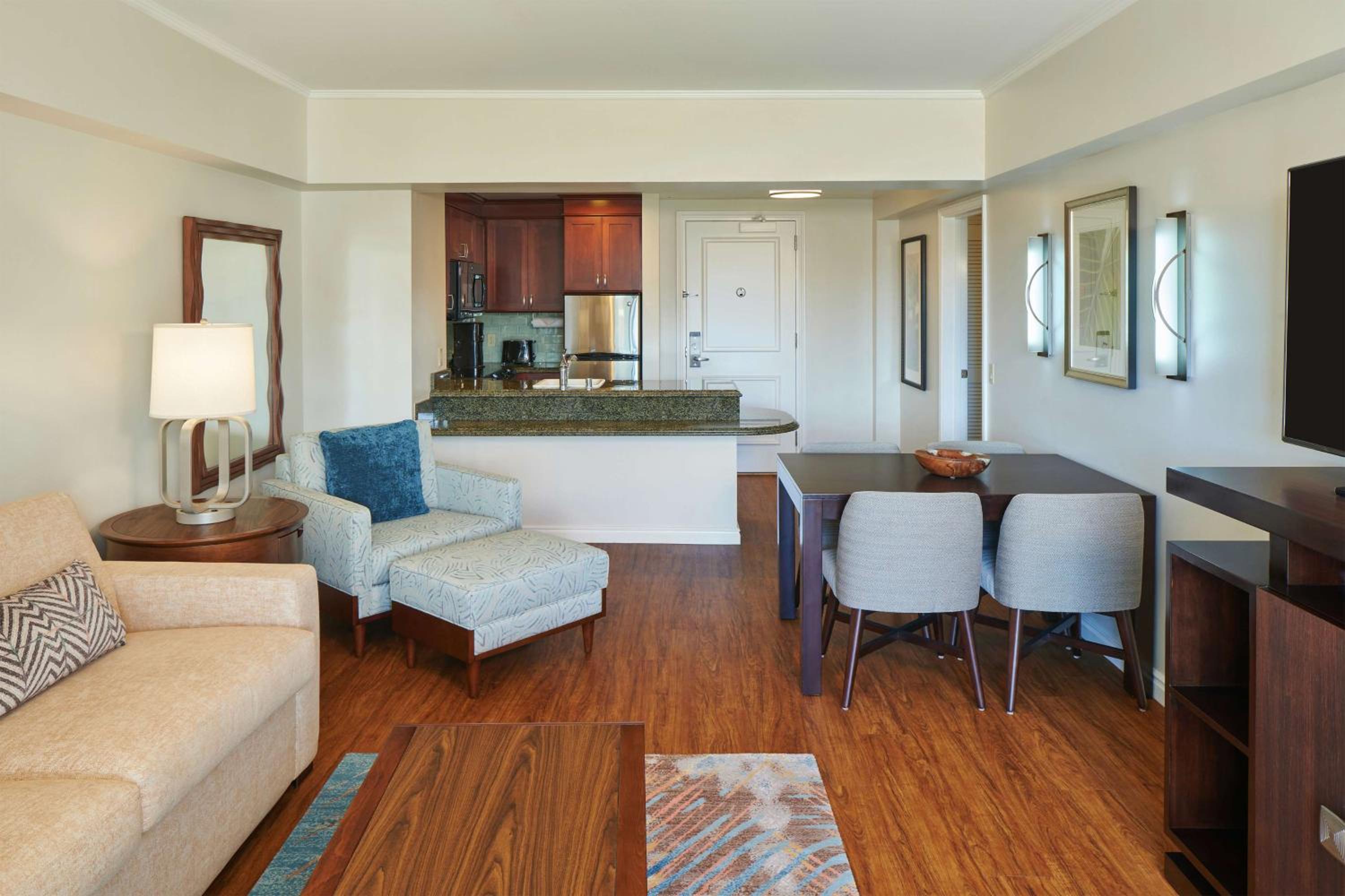 One-Bedroom King Suite with Sofa Bed and Ocean View - Kalia Tower - Photo 4