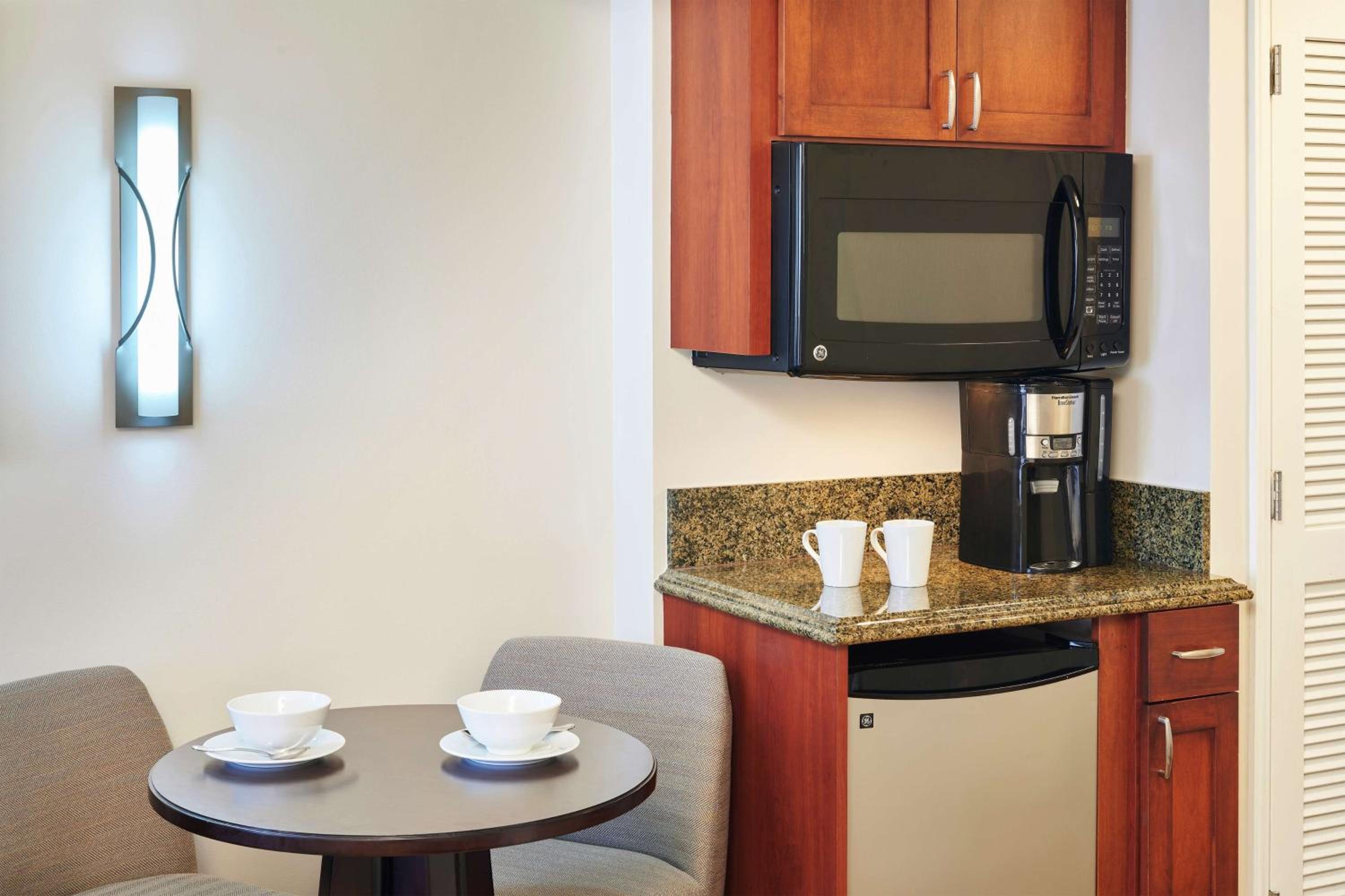 King Studio with Kitchenette - Kalia Tower photo 3