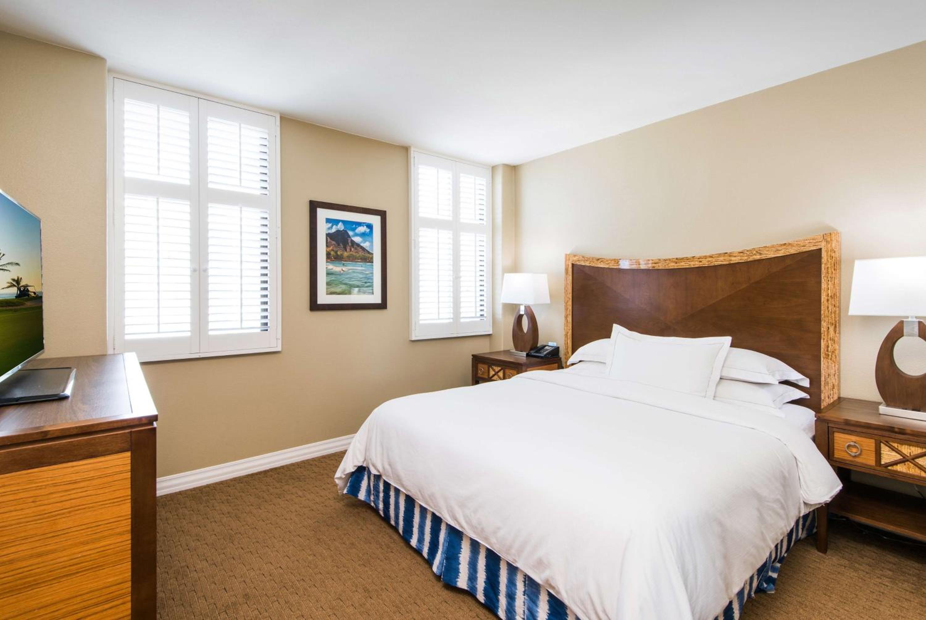 One-Bedroom King Suite with Sofa Bed and View - Lagoon Tower - Photo 8