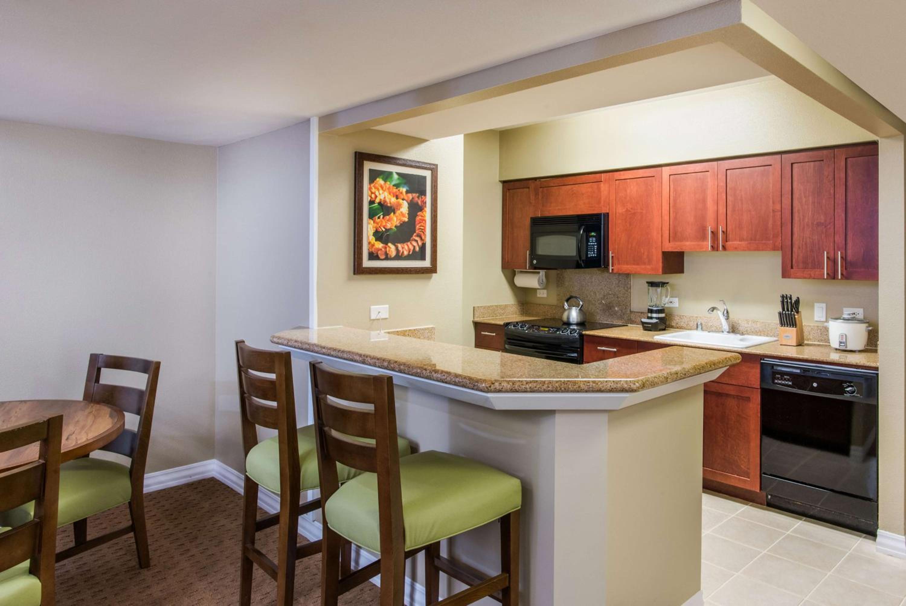 One-Bedroom King Suite with Sofa Bed and View - Lagoon Tower - Photo 9