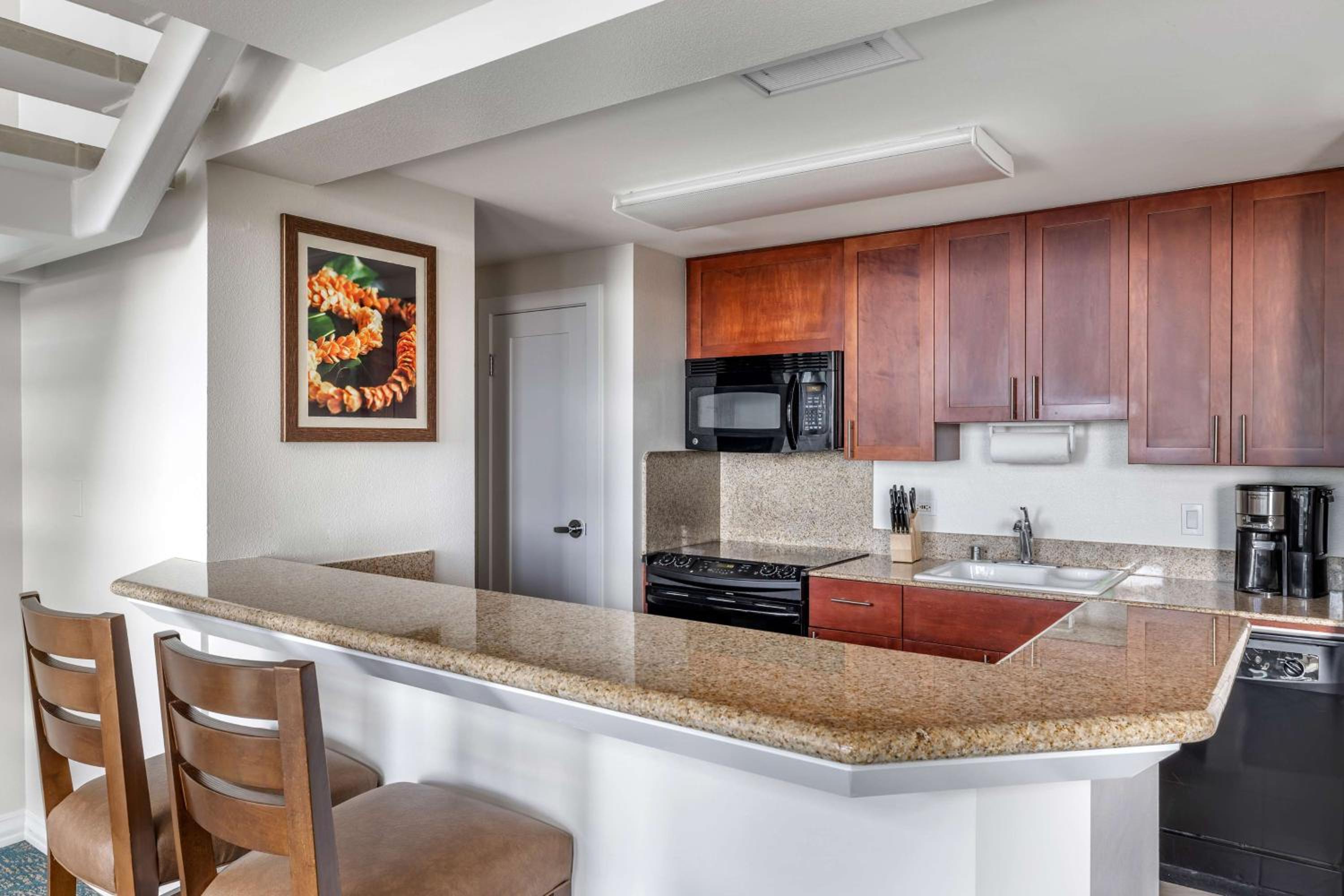 Two-Bedroom Bi-Level Penthouse Suite with Ocean View - Lagoon Tower photo 2
