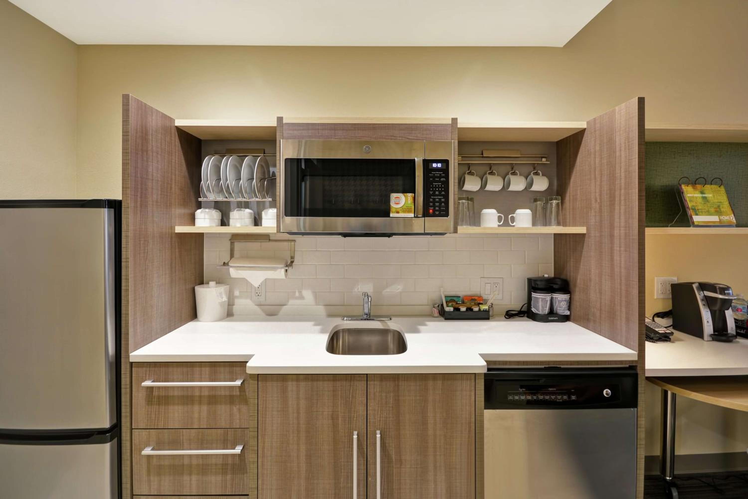 King Studio Suite - Non-Smoking - Photo 2