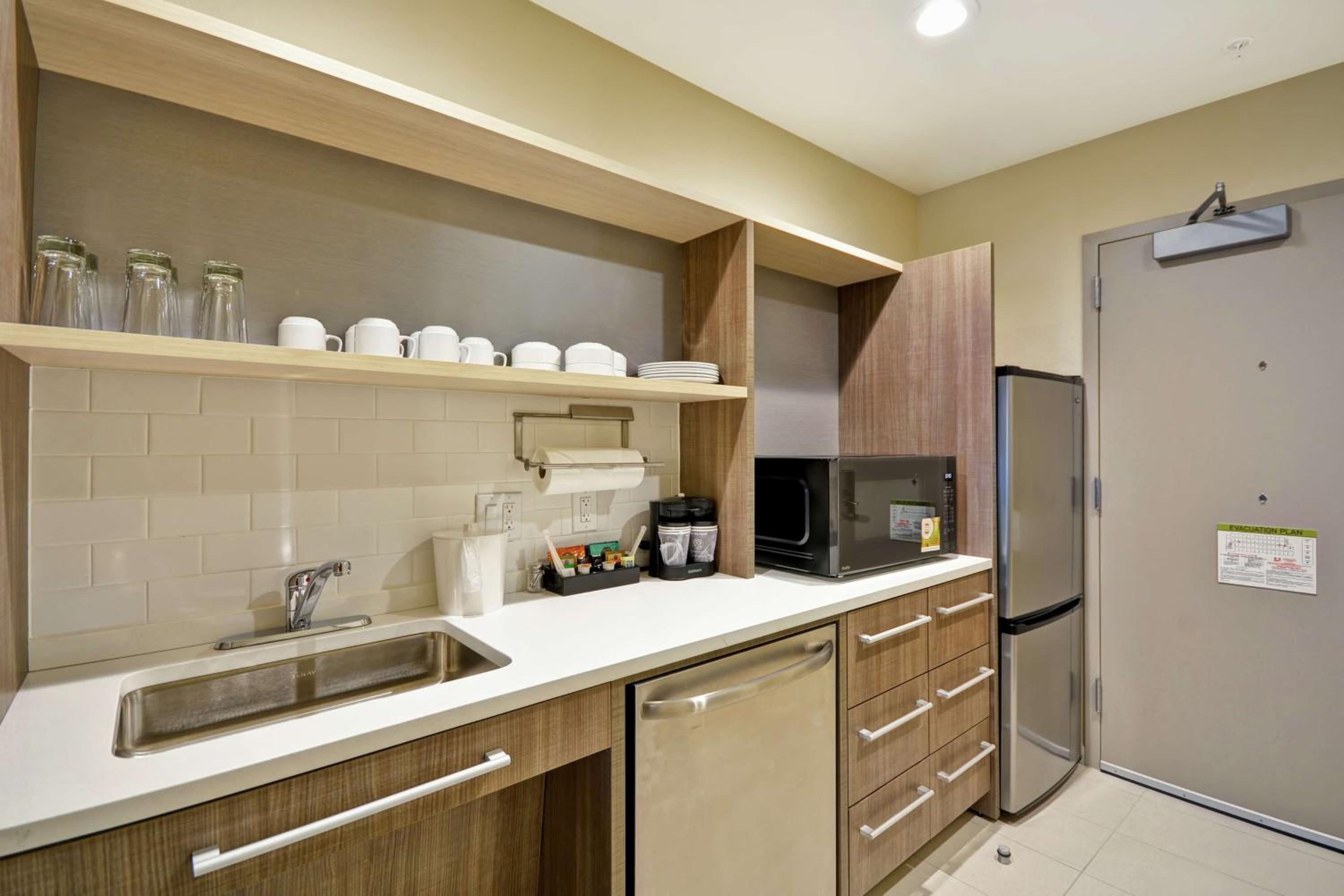King Studio - Mobility and Hearing Access/Non-Smoking - Photo 3