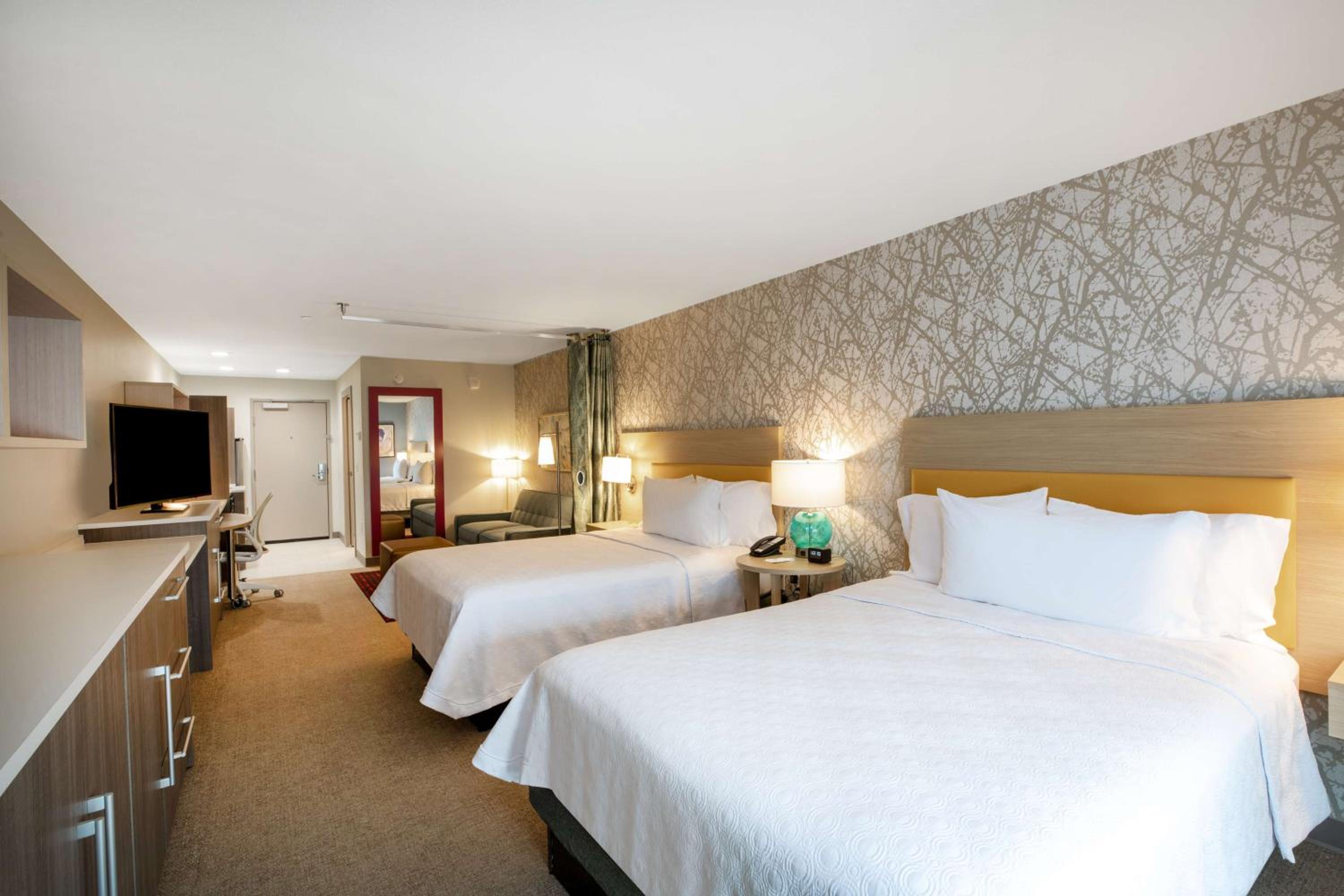 Queen Studio with Two Queen Beds - Non-Smoking - Photo 1