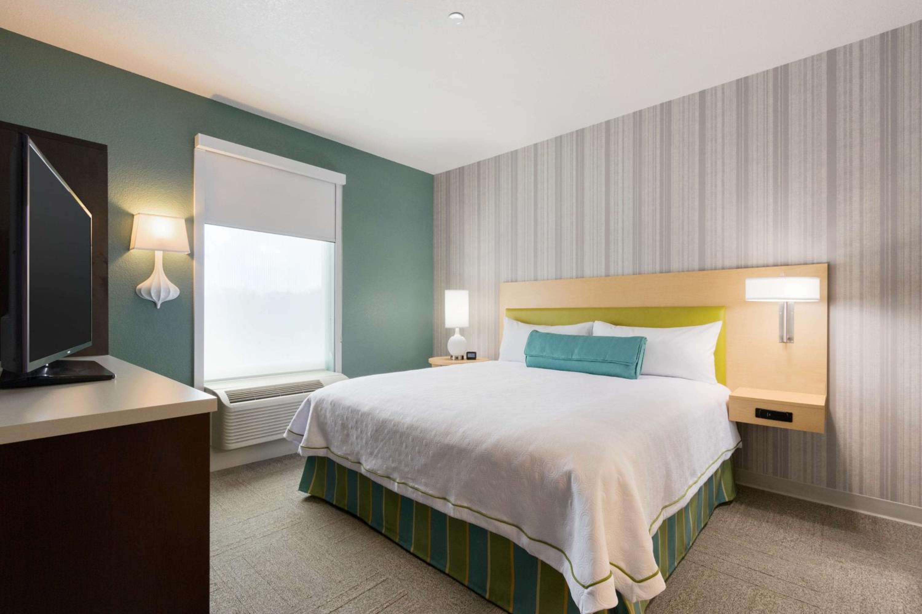 King Suite - Hearing Access/Non-Smoking photo 3